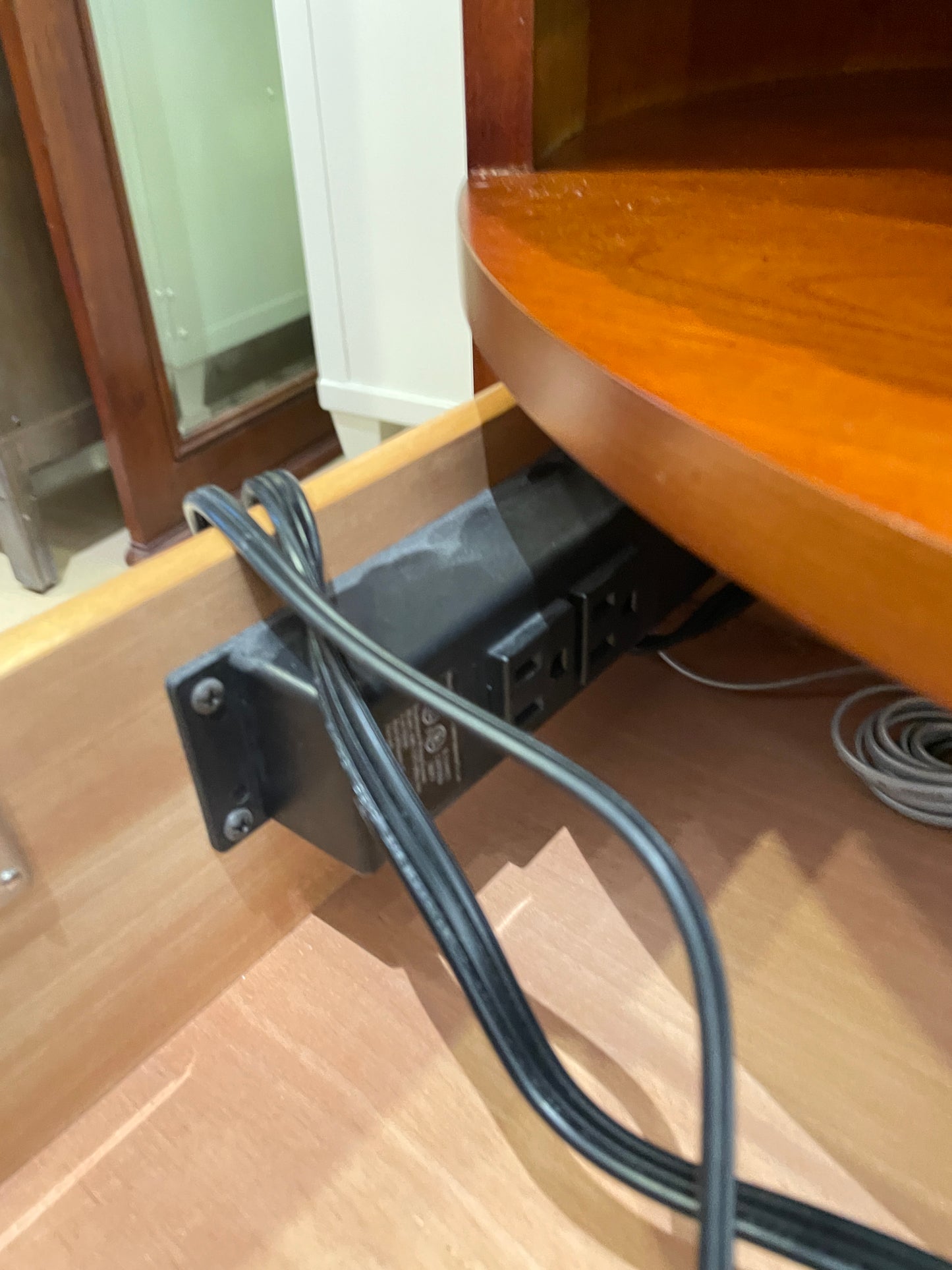 Aspenhome Round Nightstands, a pair (02U00B)