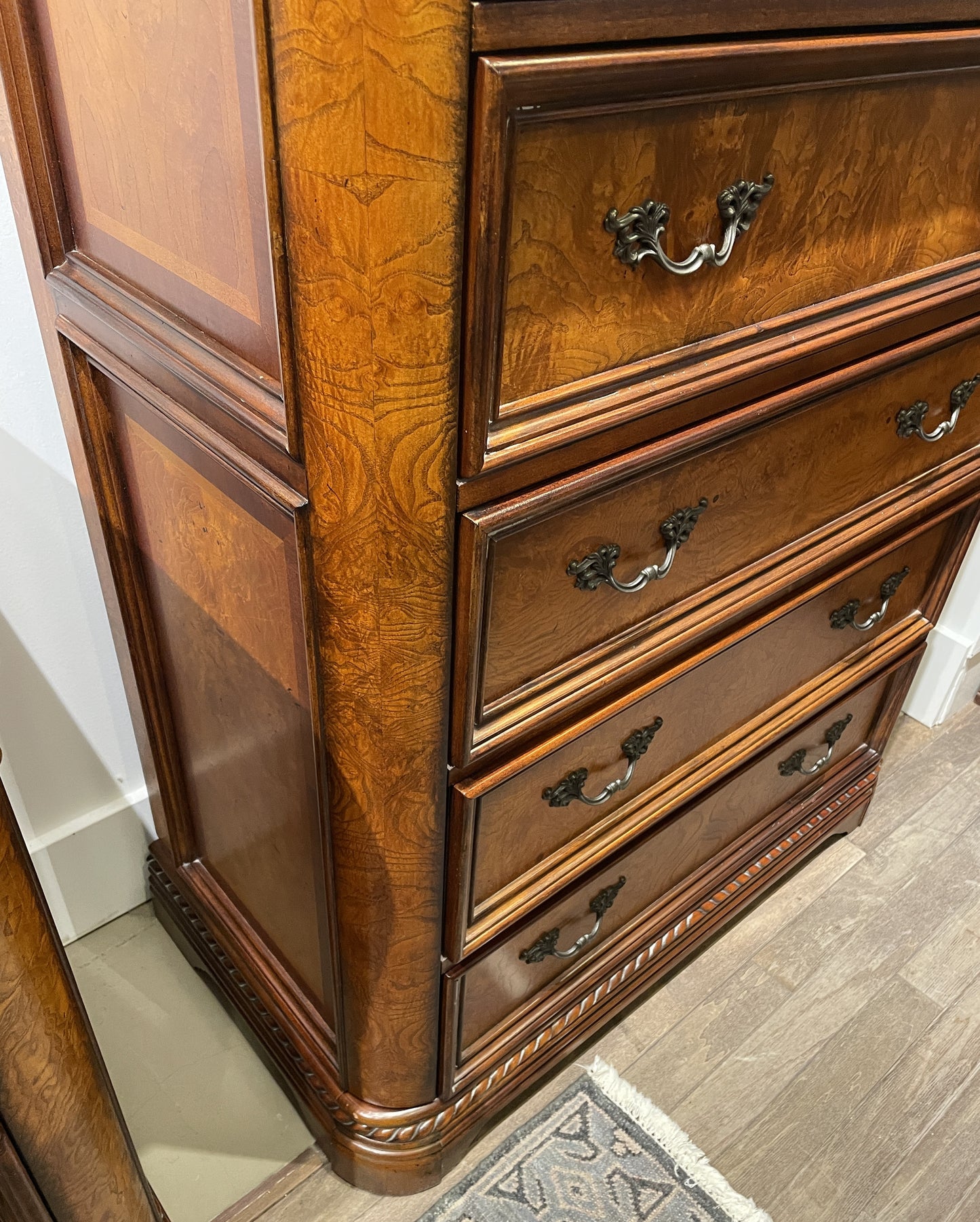 Aspenhome Dresser/Chest with Jewelry storage (02U00D)