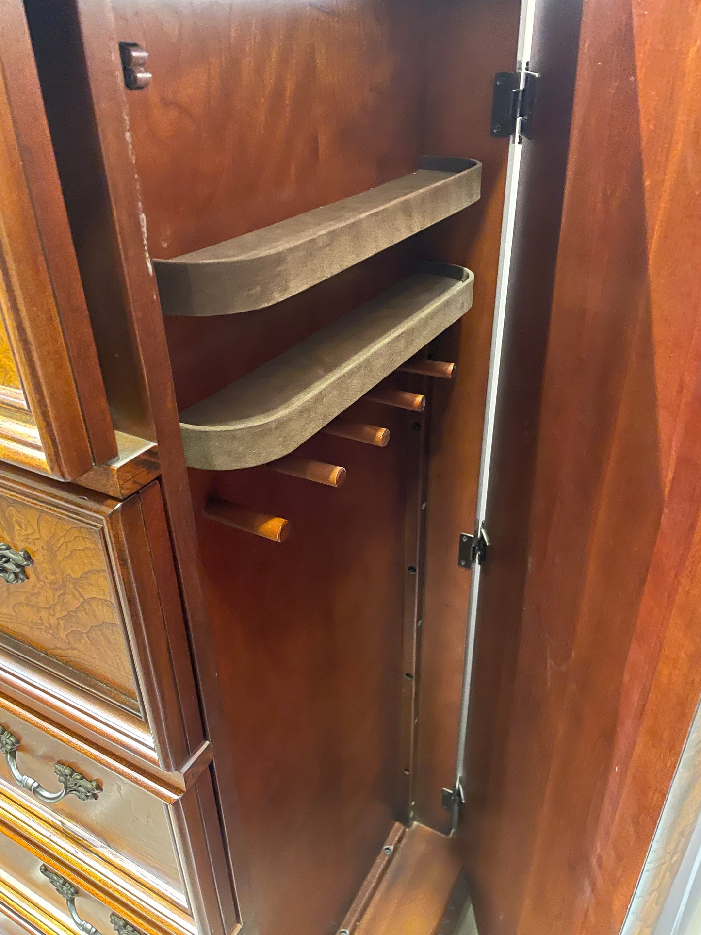 Aspenhome Dresser/Chest with Jewelry storage (02U00D)