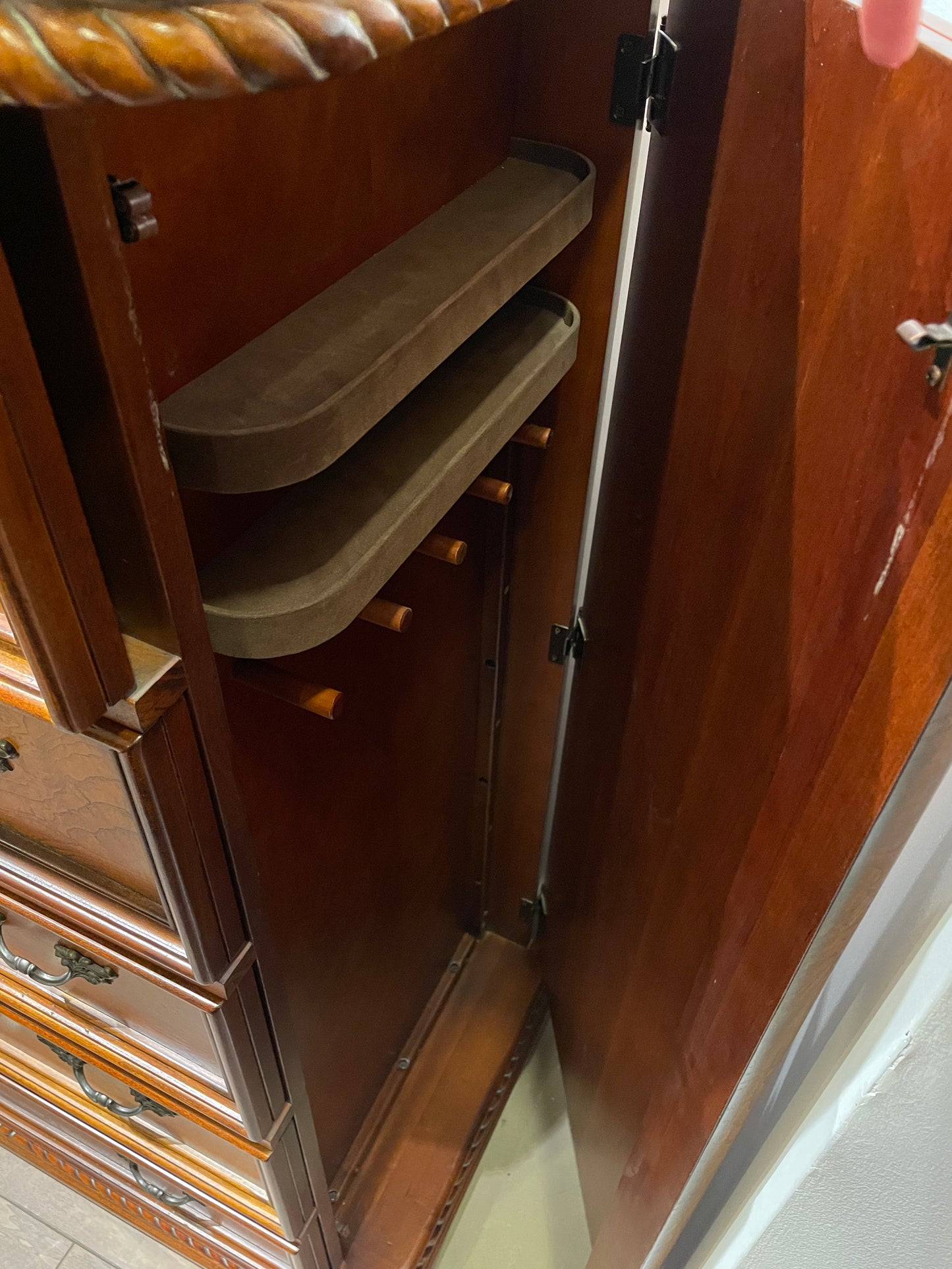 Aspenhome Dresser/Chest with Jewelry storage (02U00D)