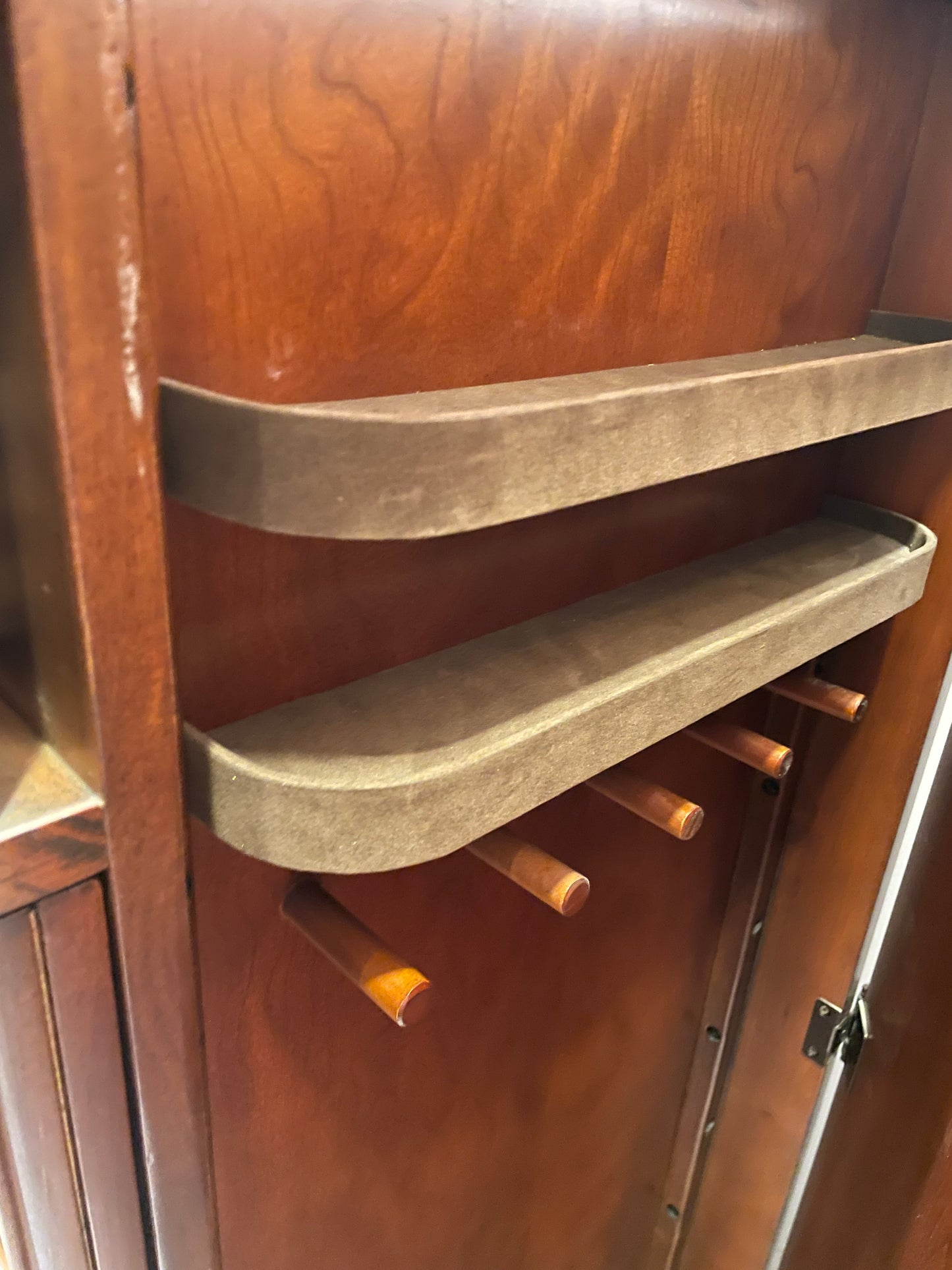 Aspenhome Dresser/Chest with Jewelry storage (02U00D)