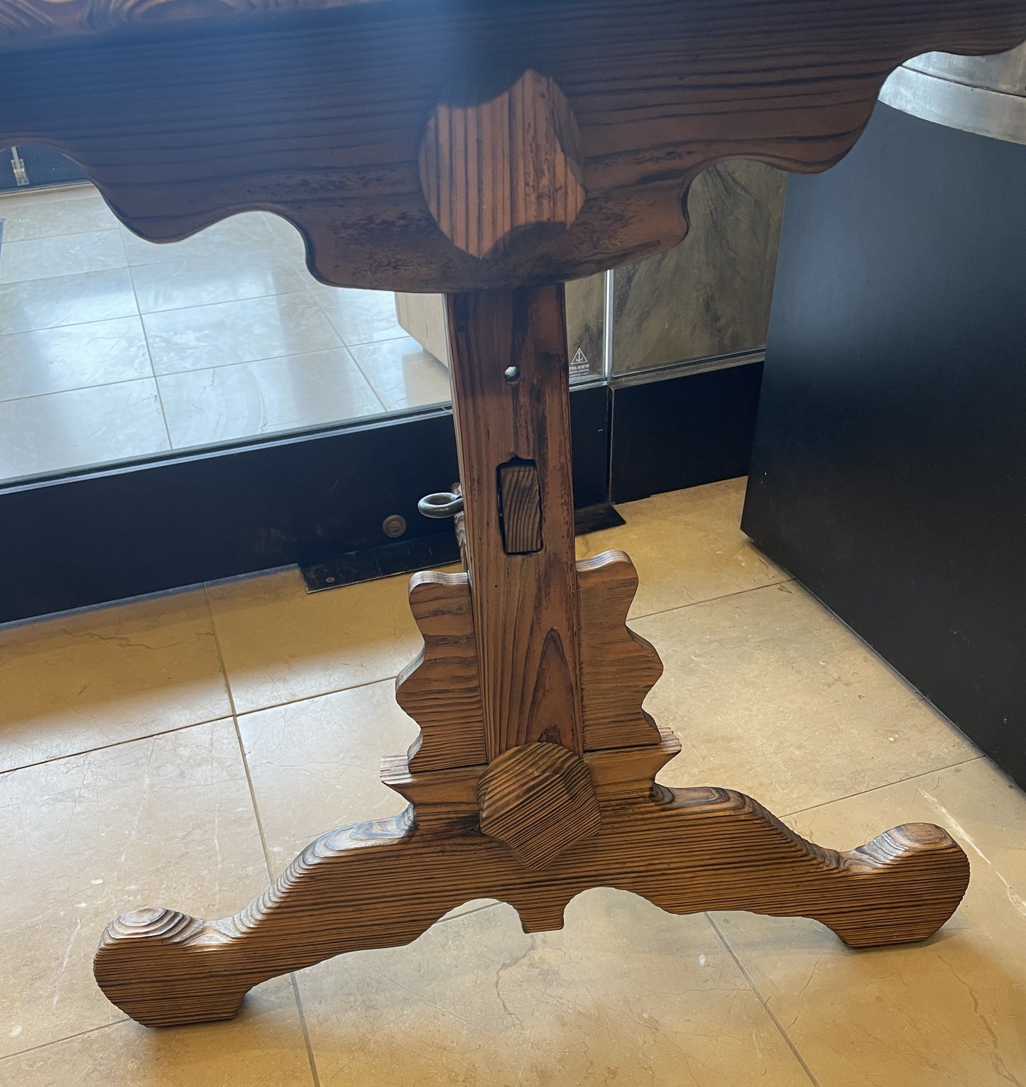 Witco Vintage Carved Wood Artist's Easel (0JW002)