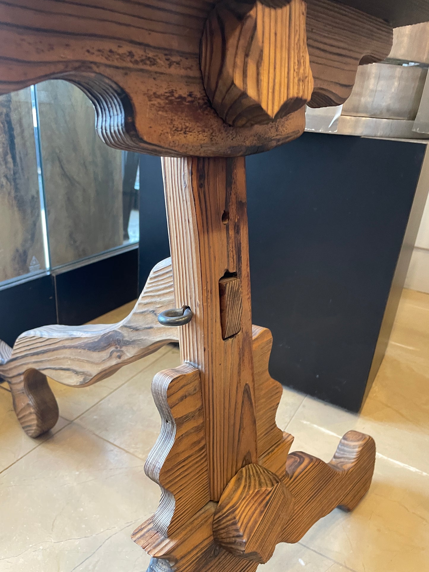 Witco Vintage Carved Wood Artist's Easel (0JW002)