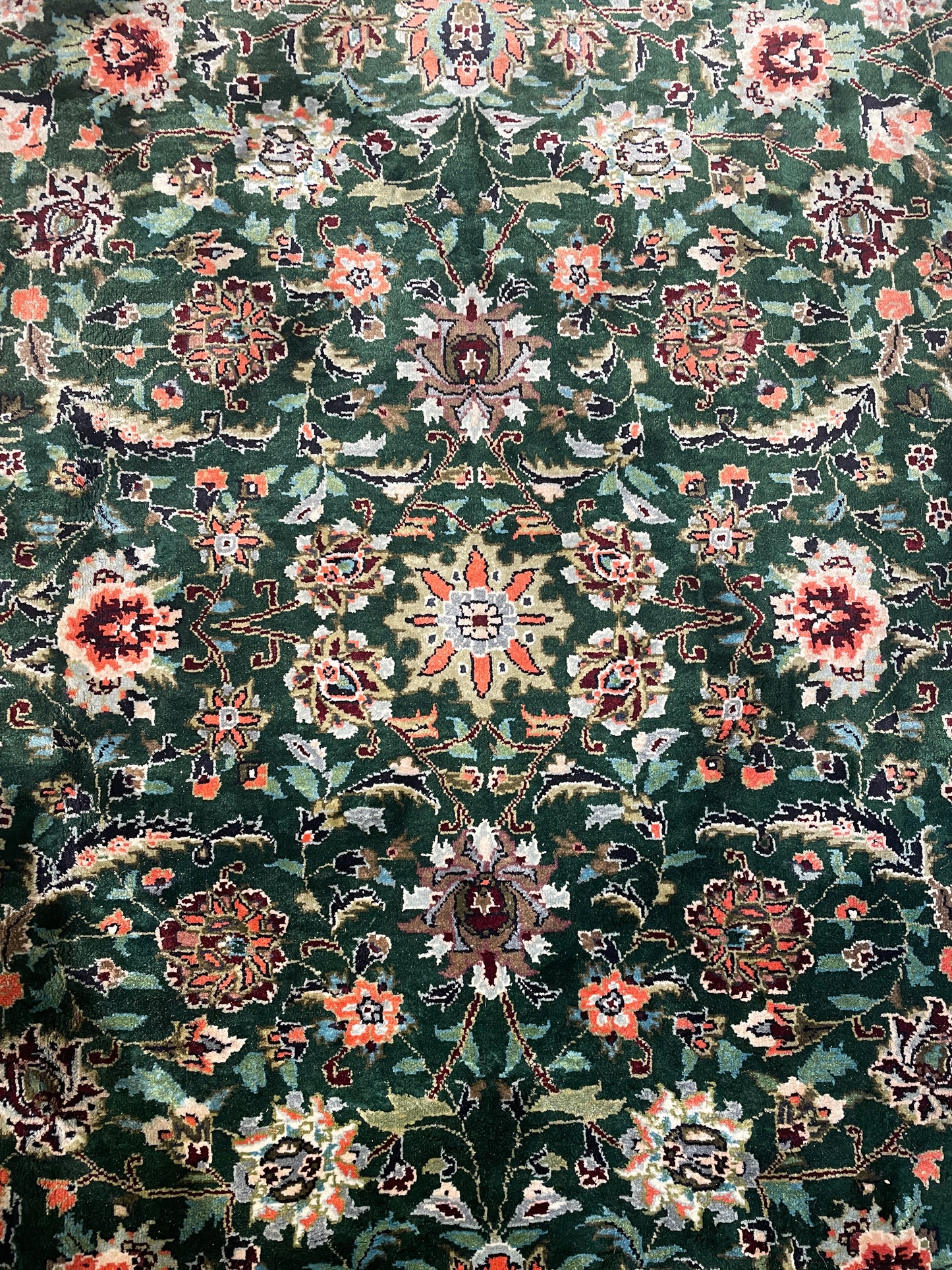 Hand Knotted Silk Green and Coral Rug (5'9x8'8) (0N5006)