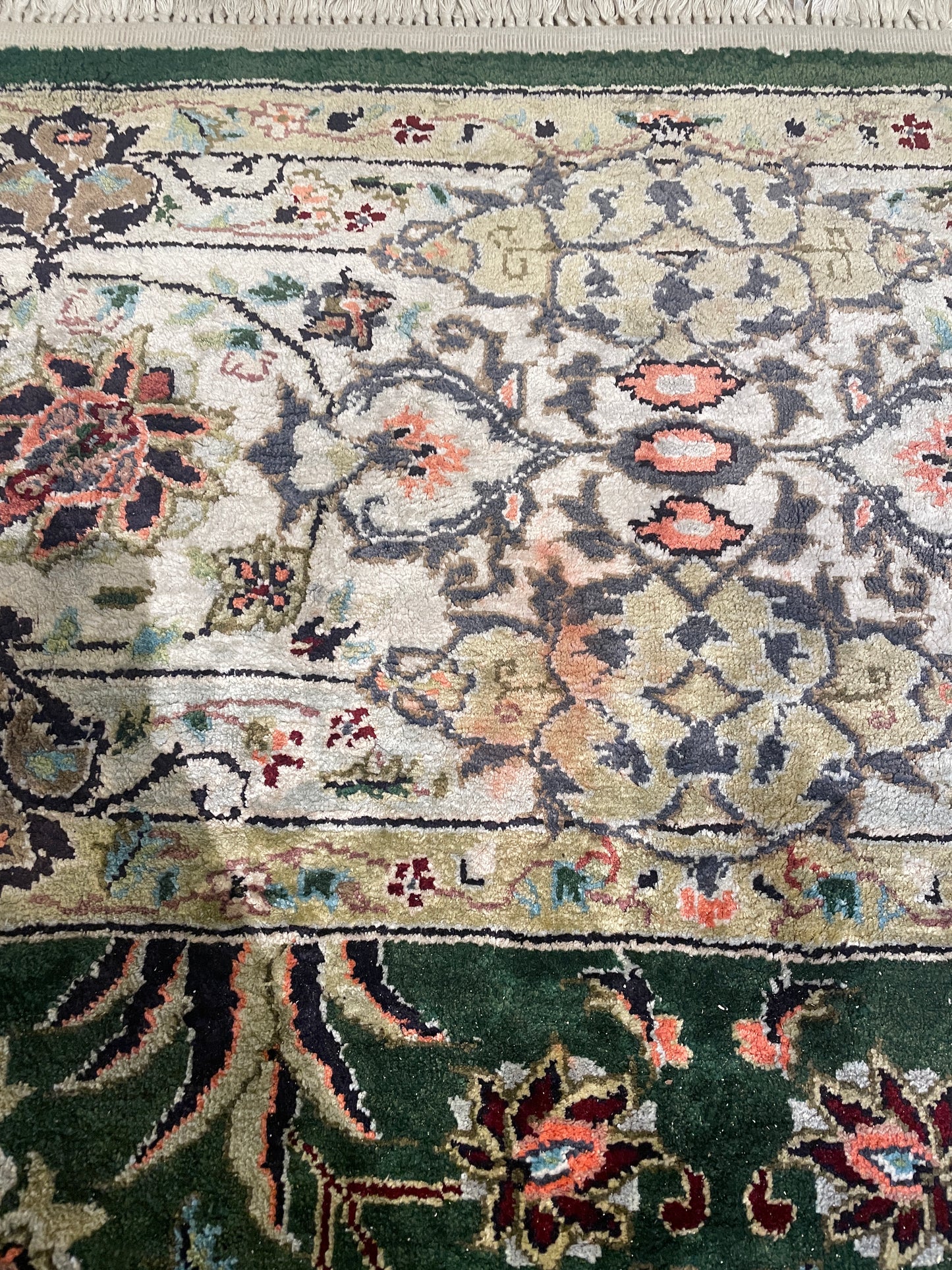 Hand Knotted Silk Green and Coral Rug (5'9x8'8) (0N5006)