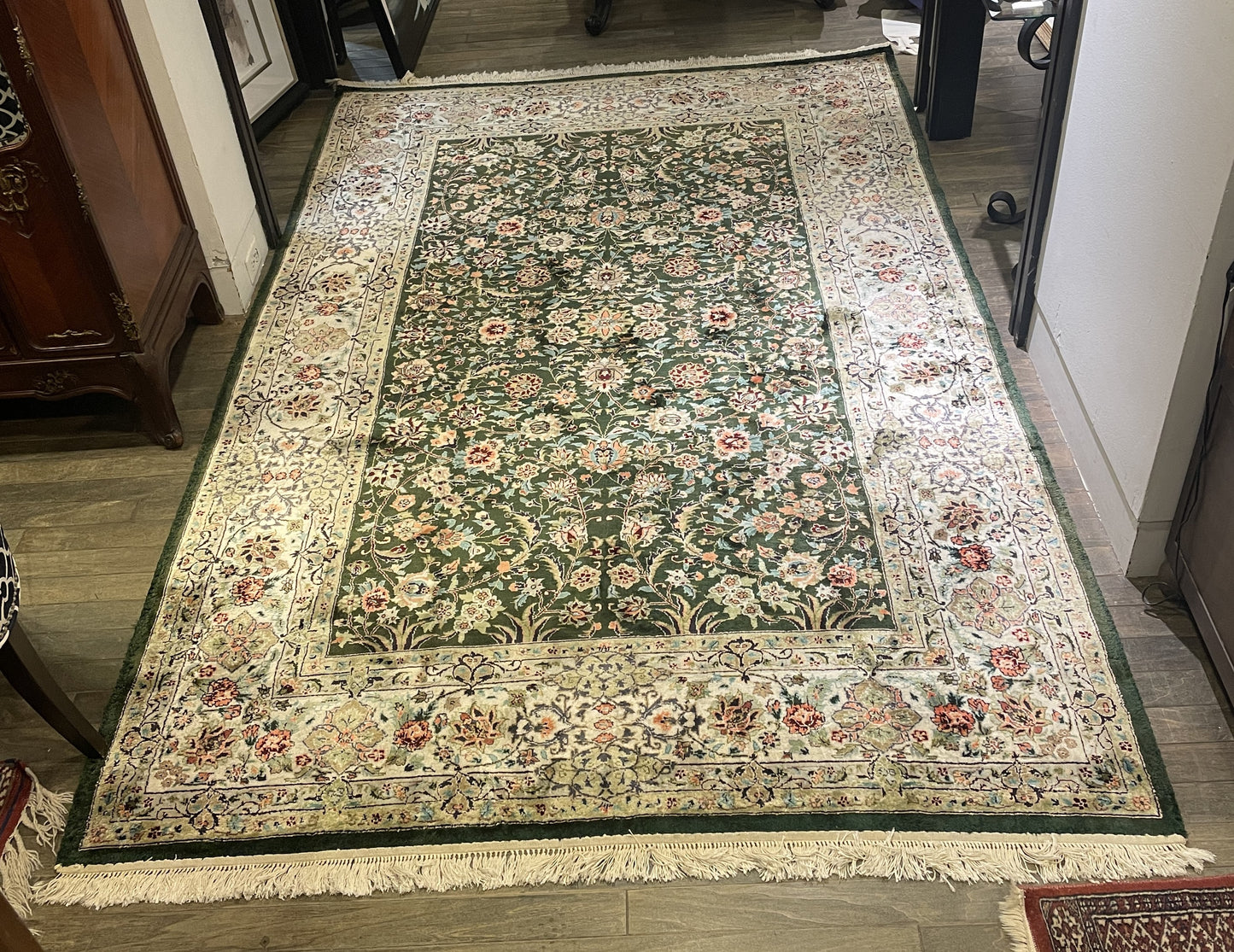 Hand Knotted Silk Green and Coral Rug (5'9x8'9) (0N5005)