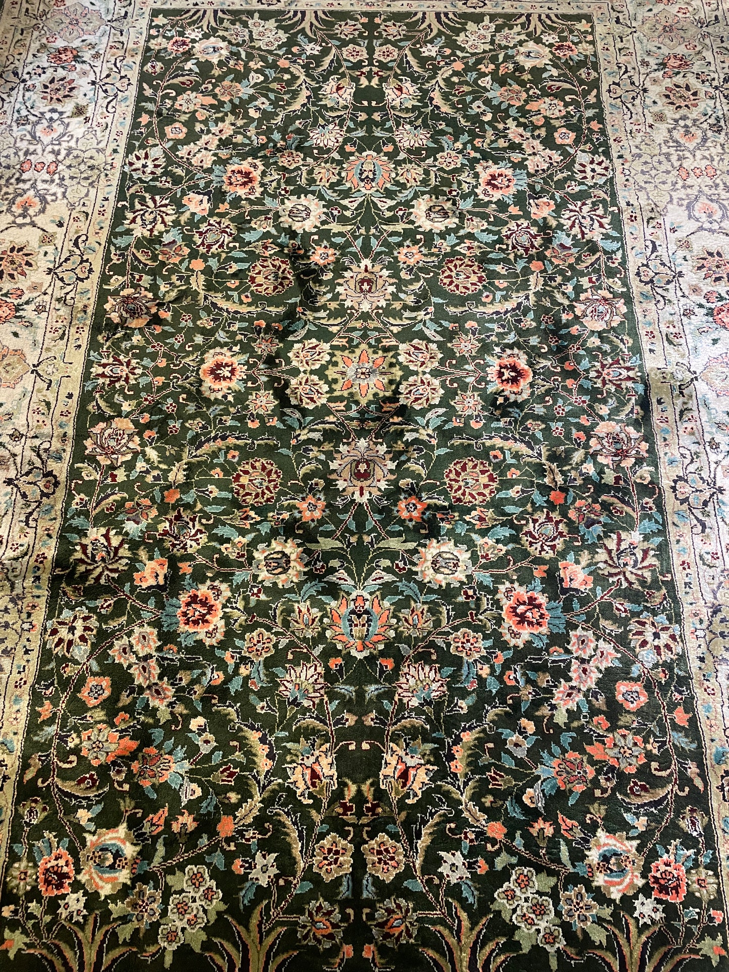Hand Knotted Silk Green and Coral Rug (5'9x8'9) (0N5005)