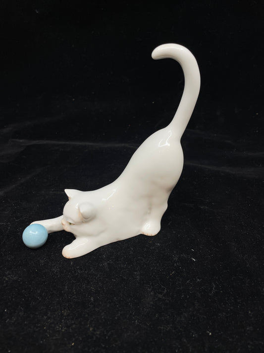 Herend Cat with Blue Ball (08900B)