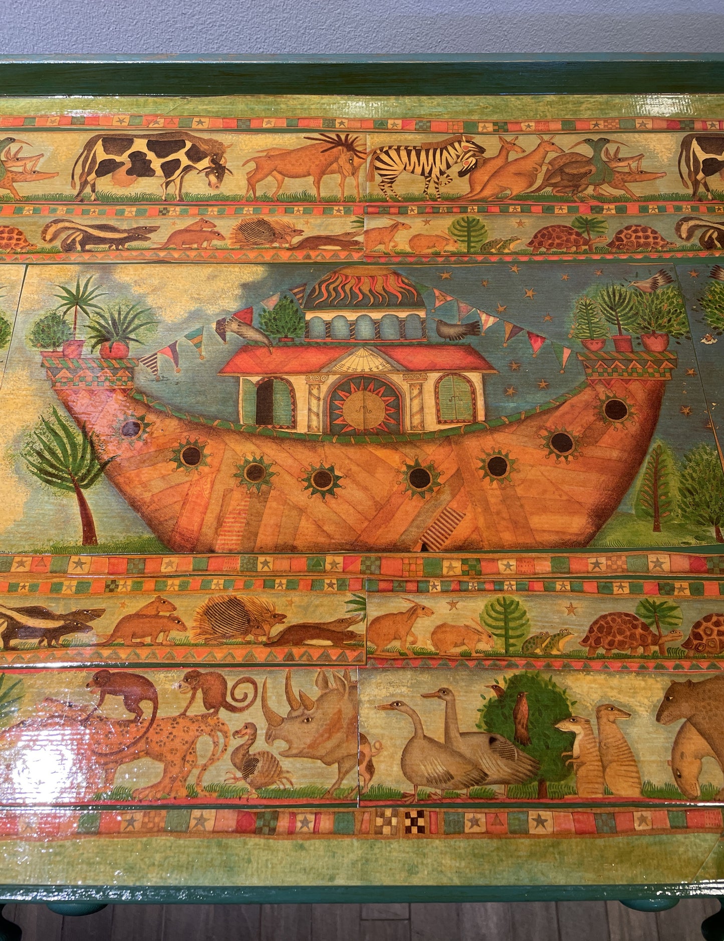 Vintage Noah's Ark Decoupage Dresser (0BZ005)