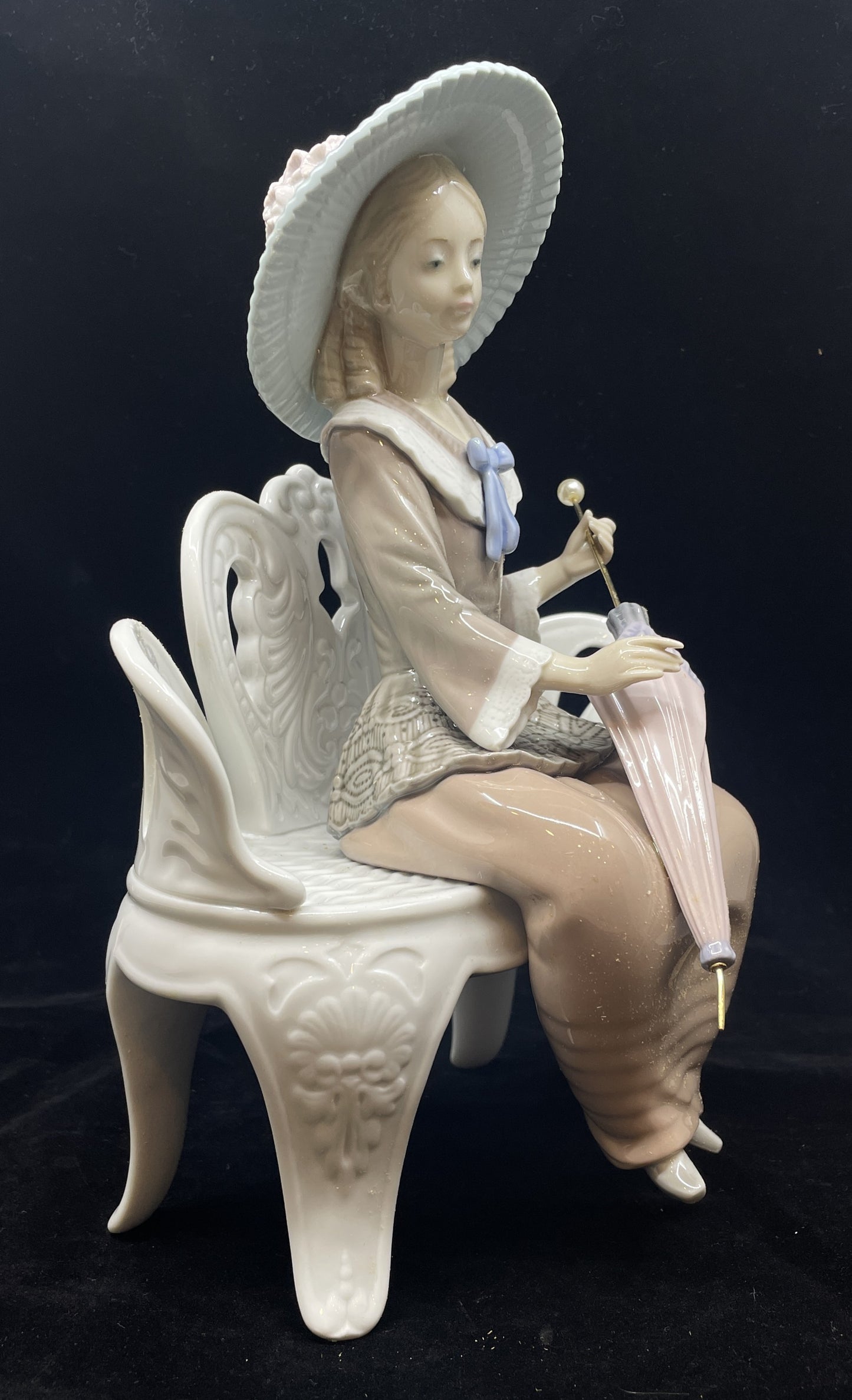 Lladro Waiting in the Park #1374 with box (0IR01A)