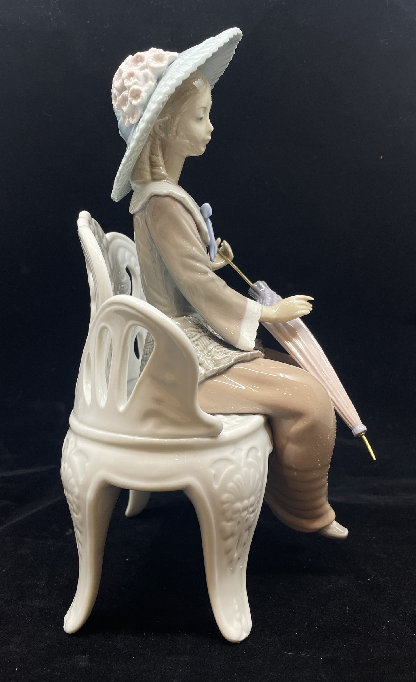 Lladro Waiting in the Park #1374 with box (0IR01A)