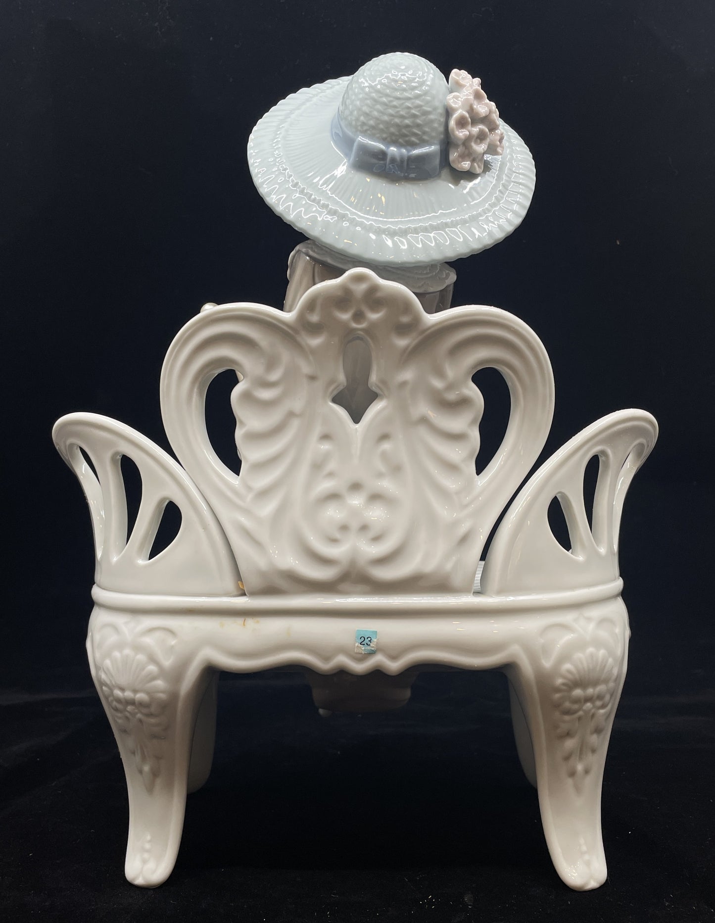 Lladro Waiting in the Park #1374 with box (0IR01A)