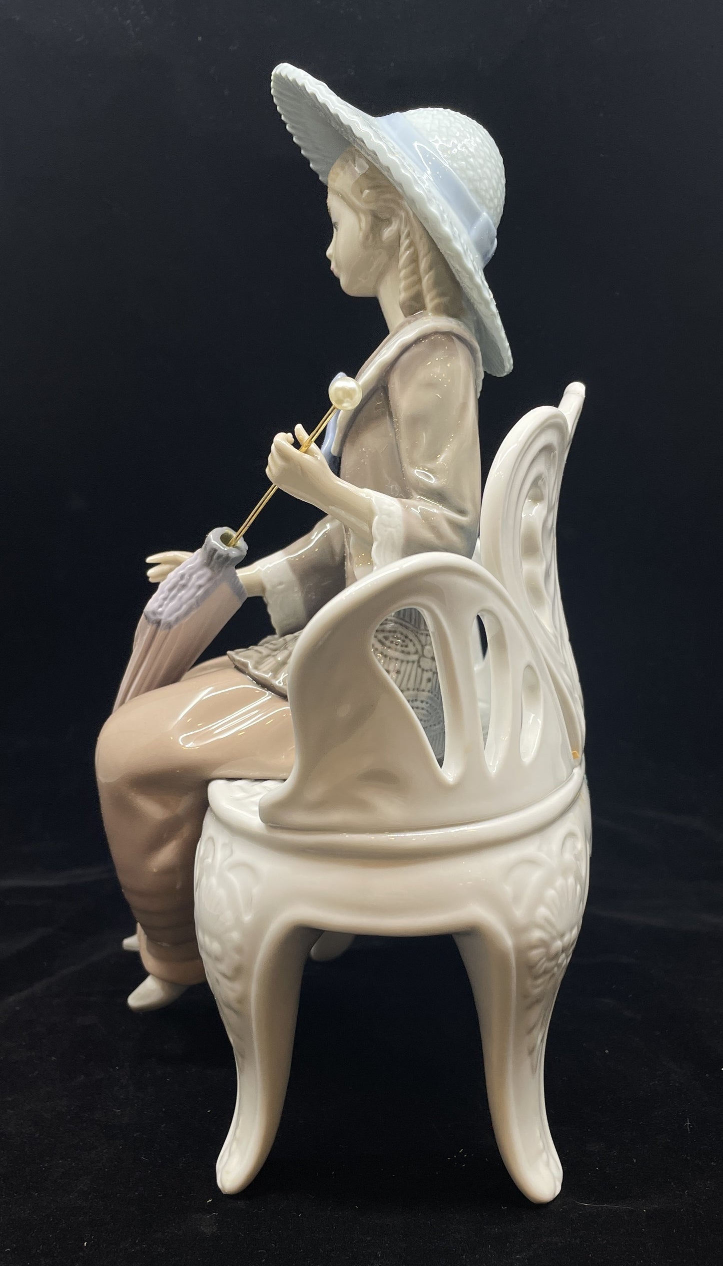 Lladro Waiting in the Park #1374 with box (0IR01A)