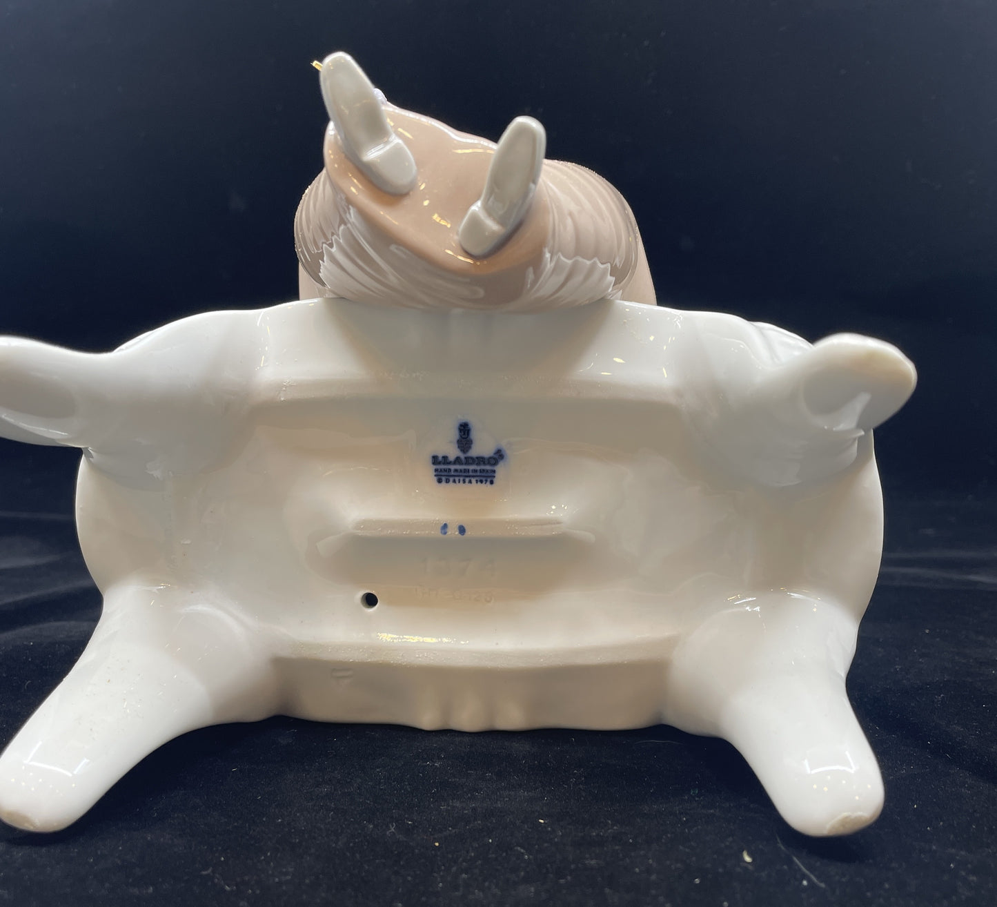 Lladro Waiting in the Park #1374 with box (0IR01A)