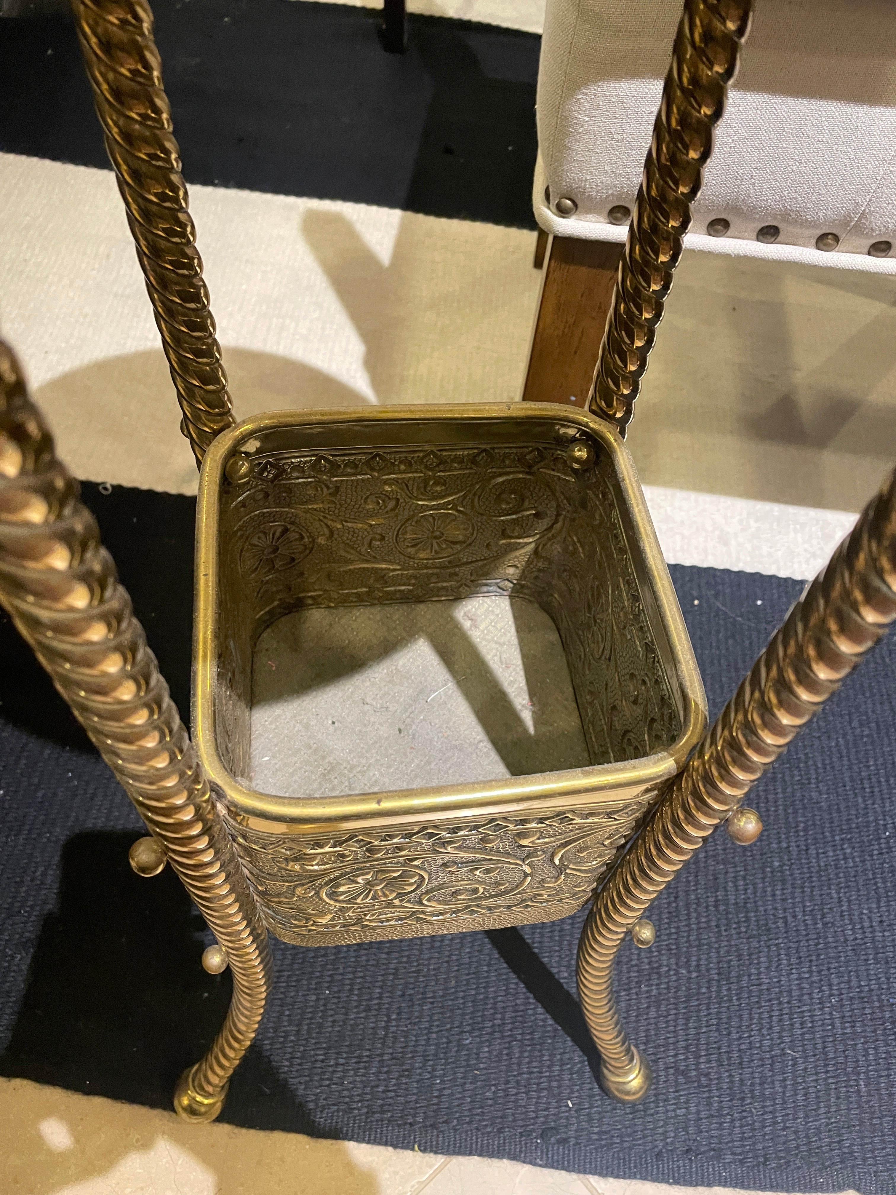 Antique Aesthetic Movement Brass Plant Stand (0JZ003) – The