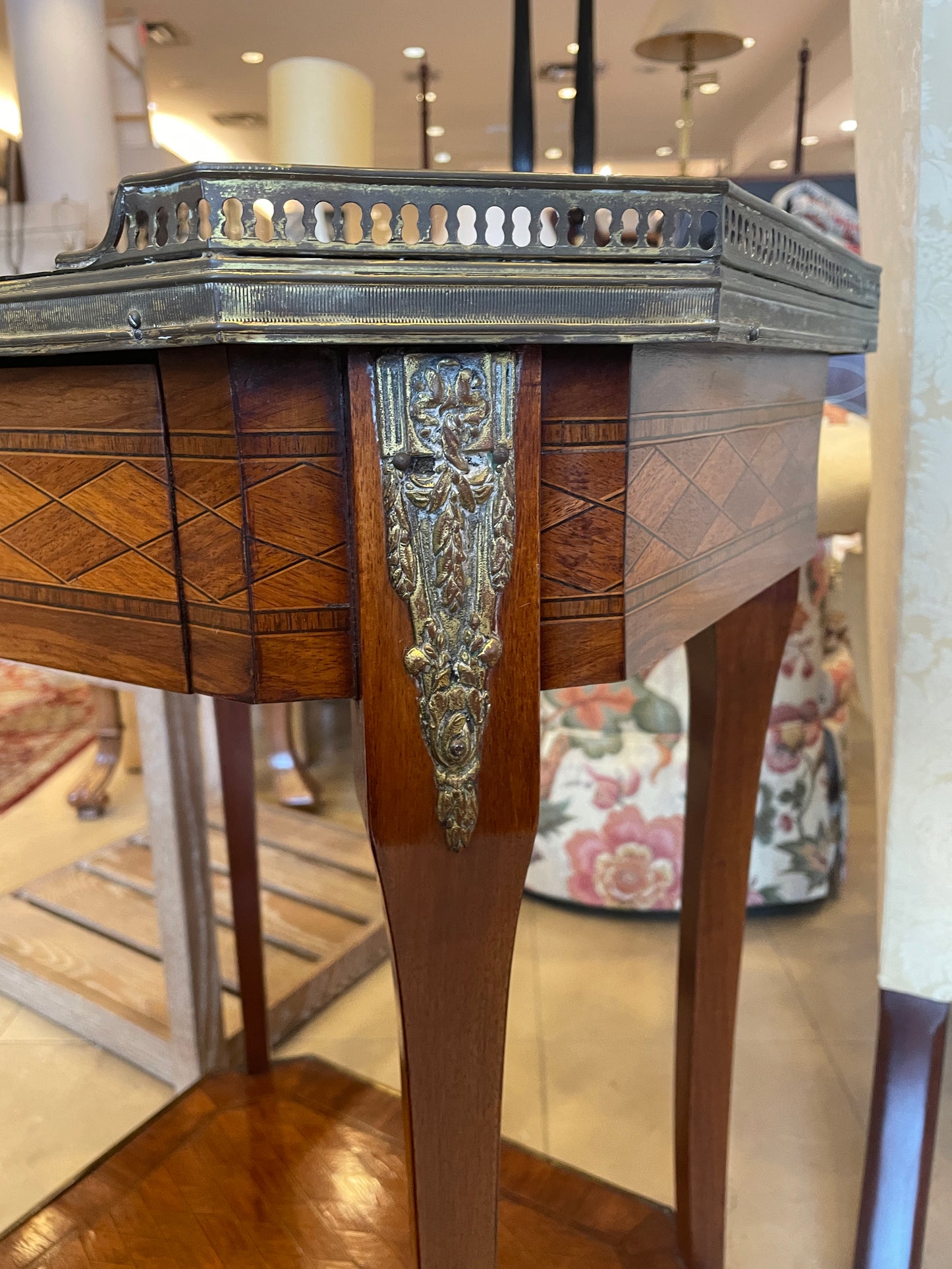 Marquetry End Table with Brass Gallery (0JZ004)