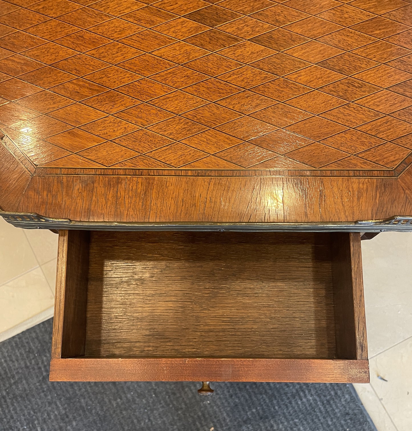 Marquetry End Table with Brass Gallery (0JZ004)