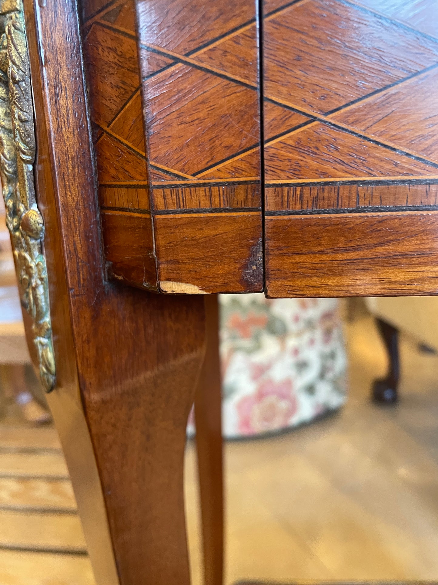 Marquetry End Table with Brass Gallery (0JZ004)