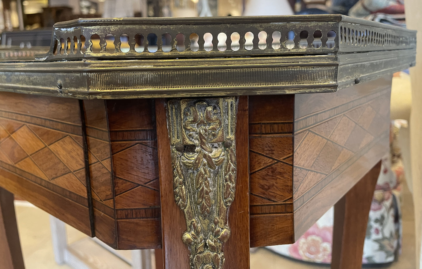 Marquetry End Table with Brass Gallery (0JZ004)