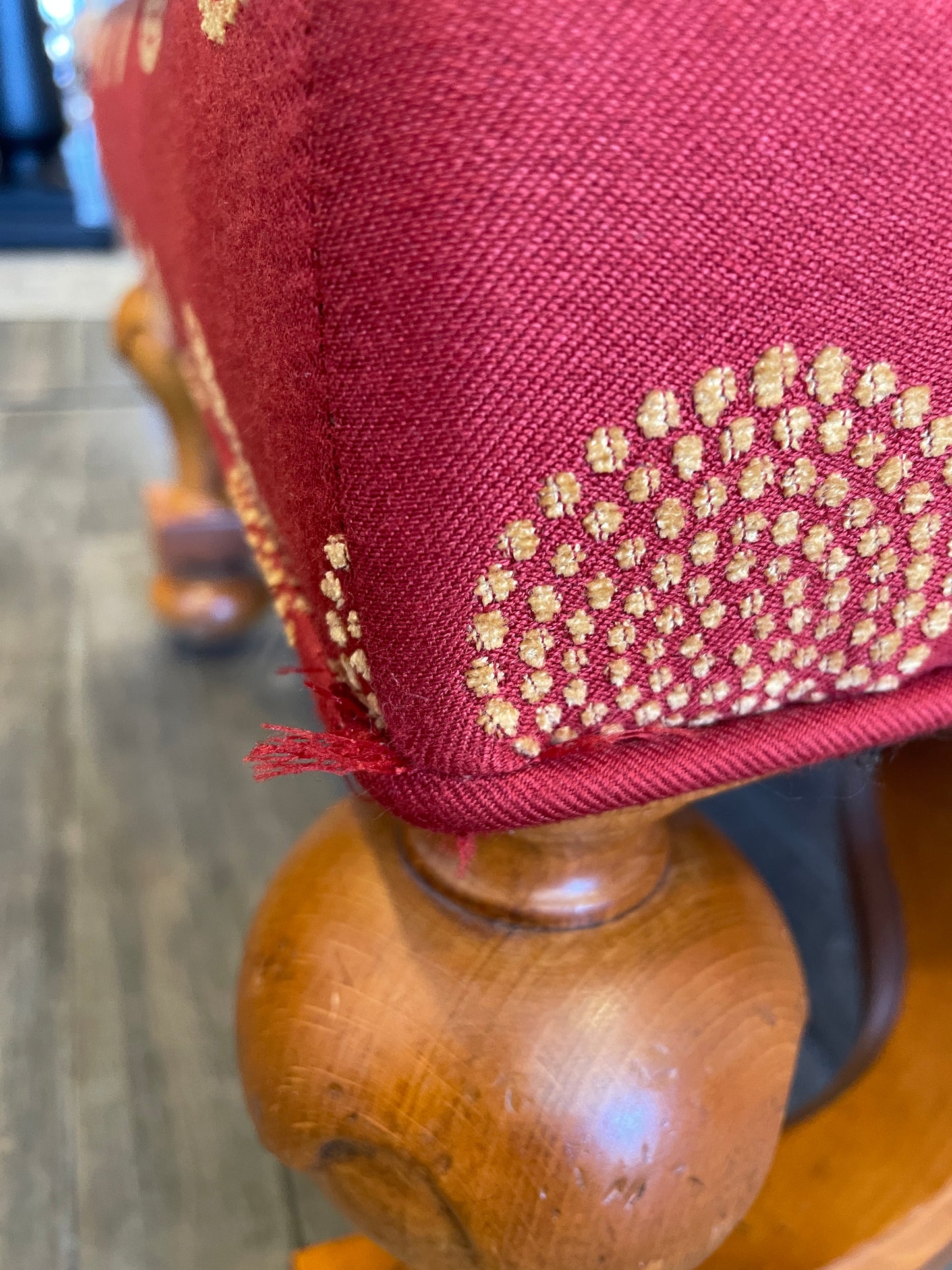 Red and Gold Upholstered Ottoman with Wooden Stretcher (0BZ016)