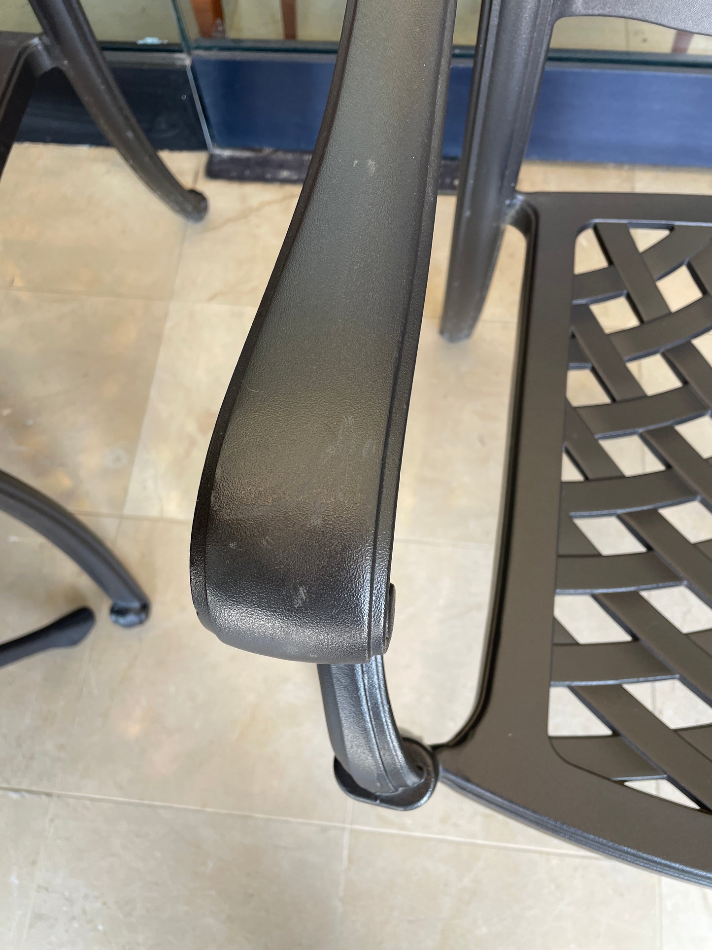 Madison Cast Aluminum Dining Suite with 6 Chairs and Umbrella Stand (0NP001)