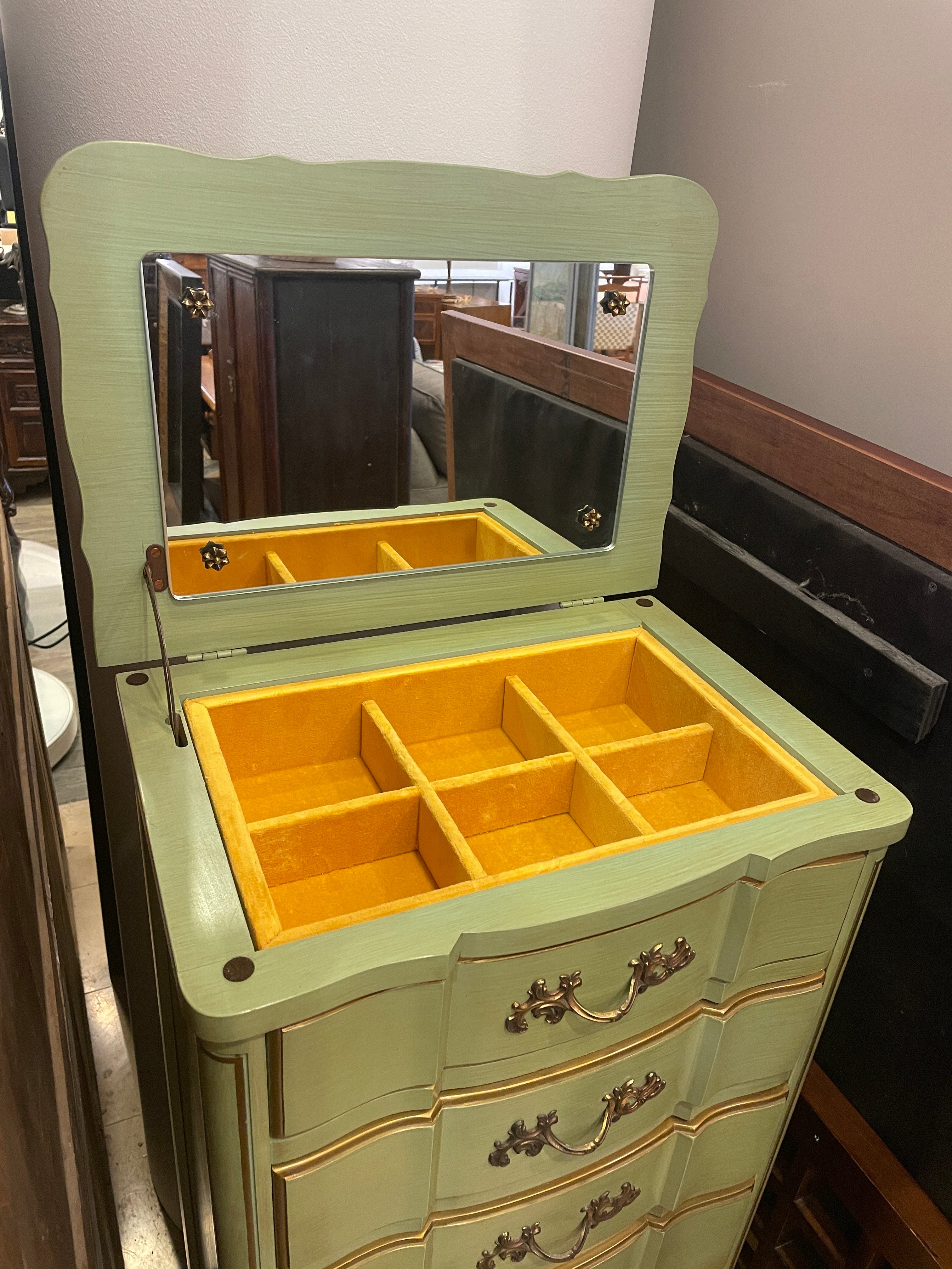 Sanford French Provincial Lingere Chest in Green (0JZ005) – The