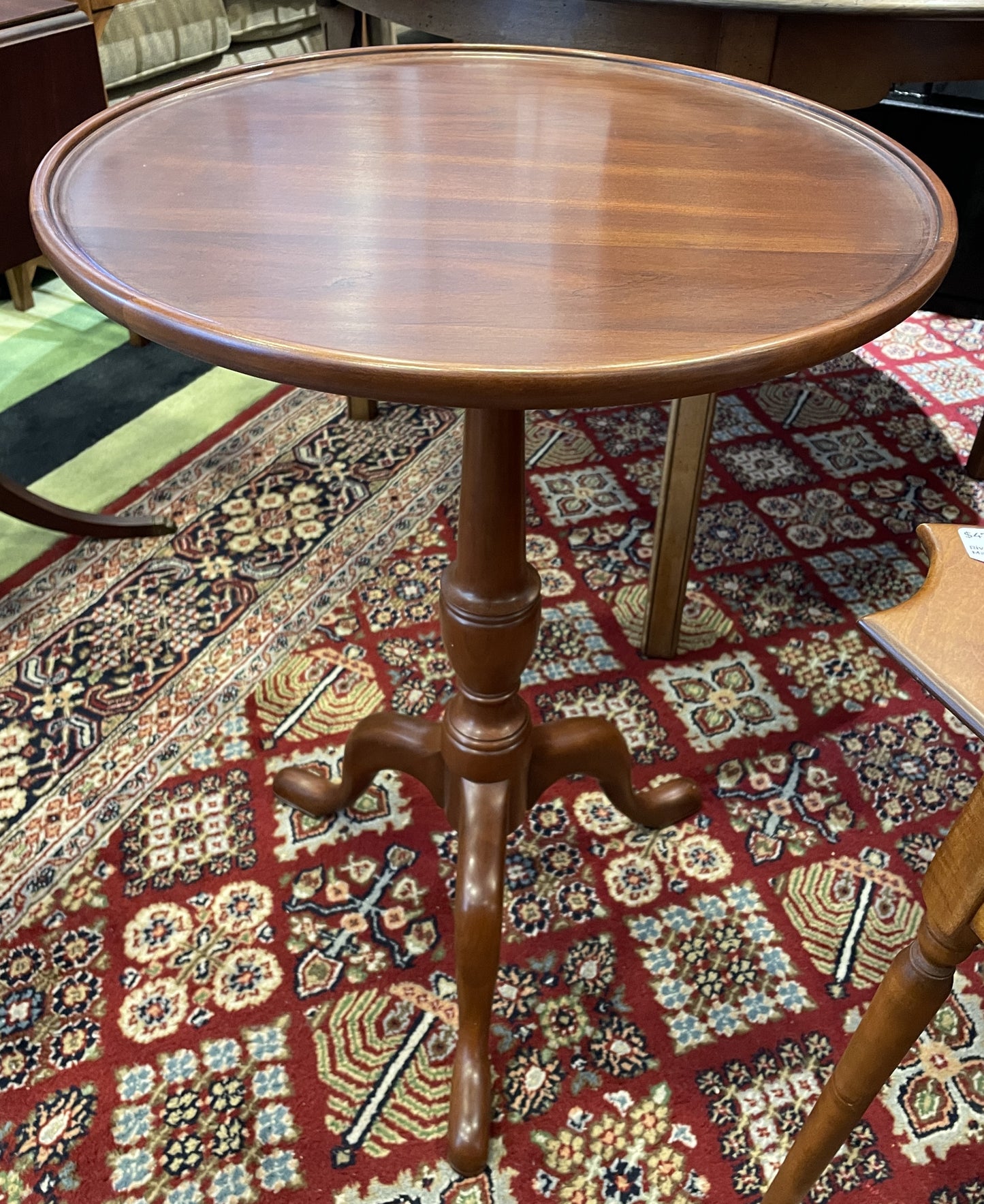 Henkel Harris Round Pedestal End Table (0C400B)