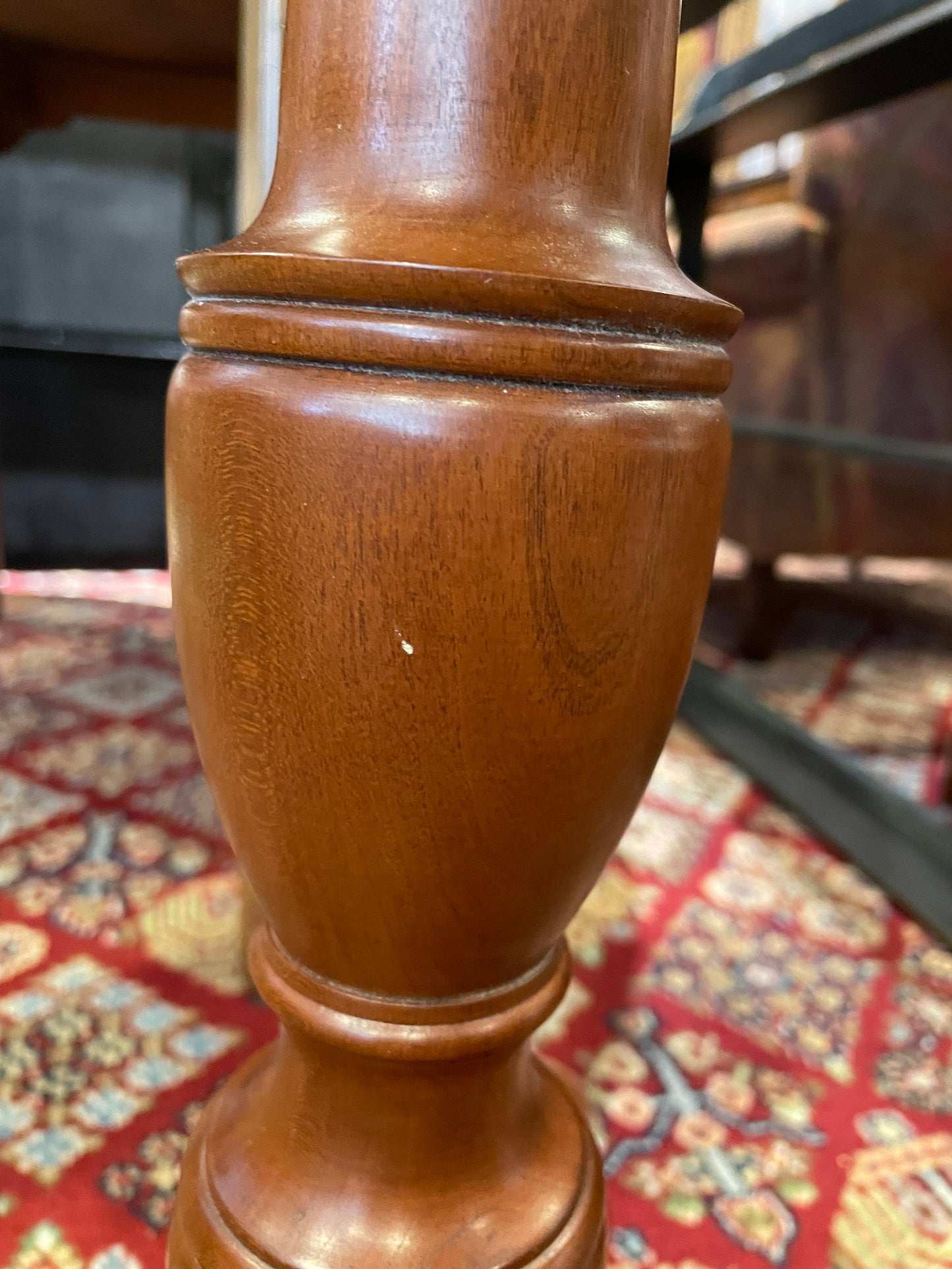 Henkel Harris Round Pedestal End Table (0C400B)