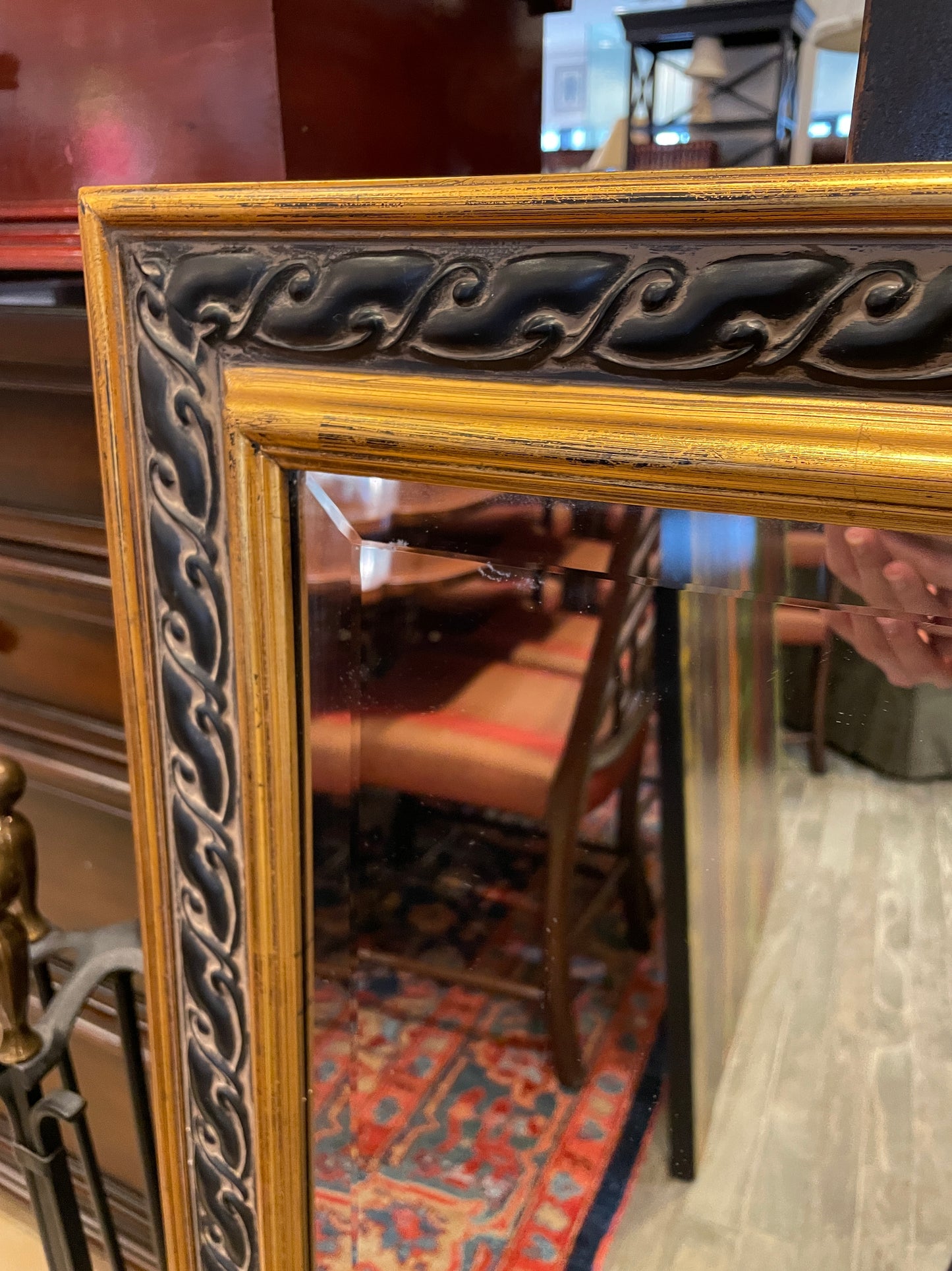 Beveled mirror with gilded, carved frame (0G100H)