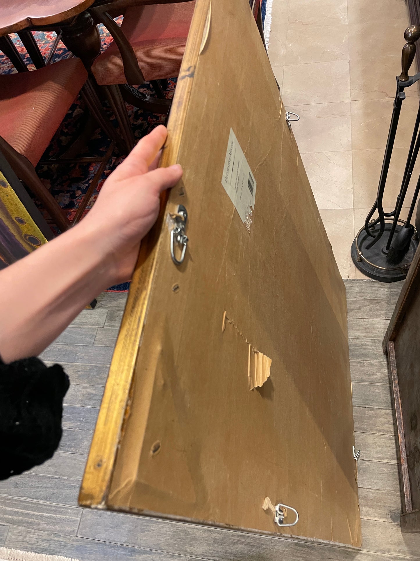 Beveled mirror with gilded, carved frame (0G100H)