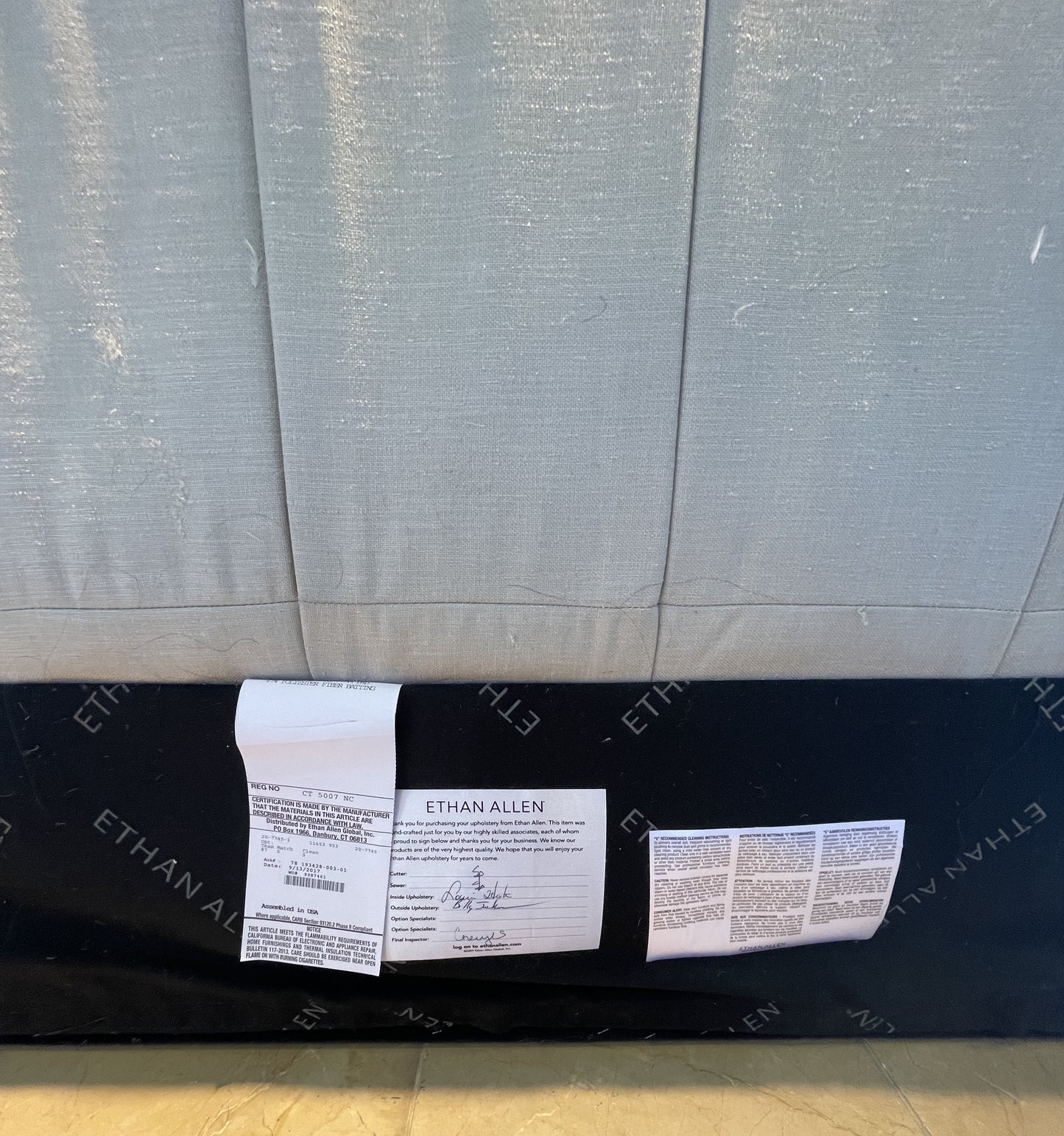Ethan Allen Upholstered Queen Tufted bed (0I6001)