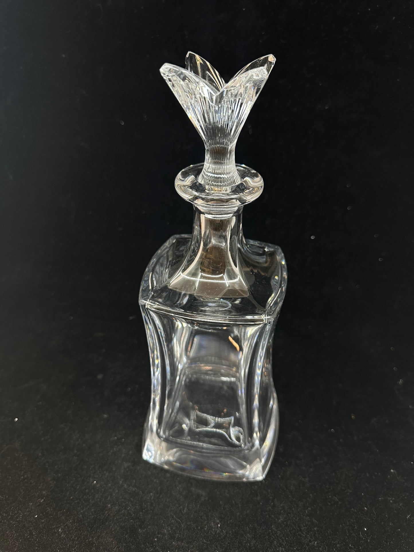 Decanter with Fish Tail Stopper (26954)