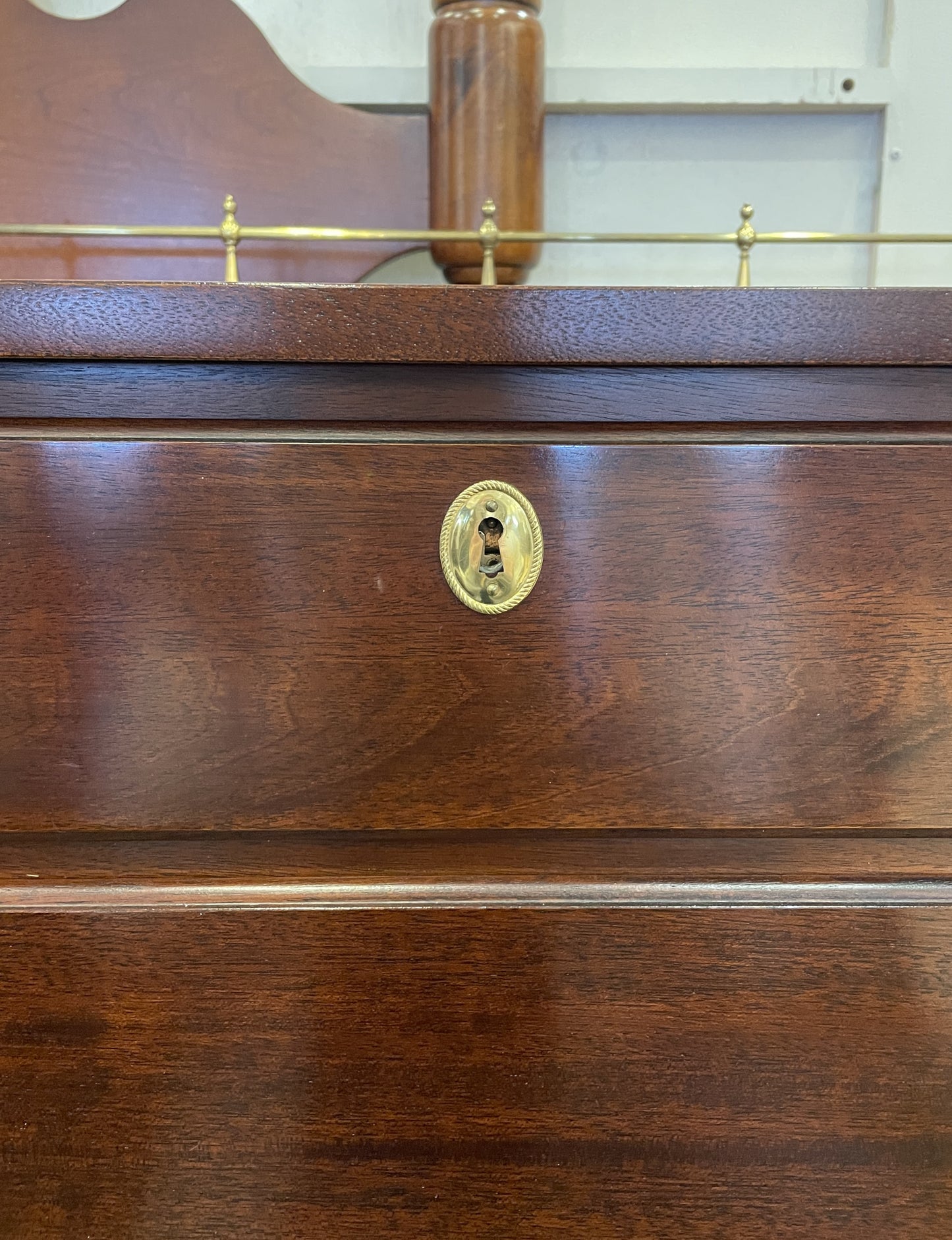 Knob Creek Sideboard with Gallery (0C7001)