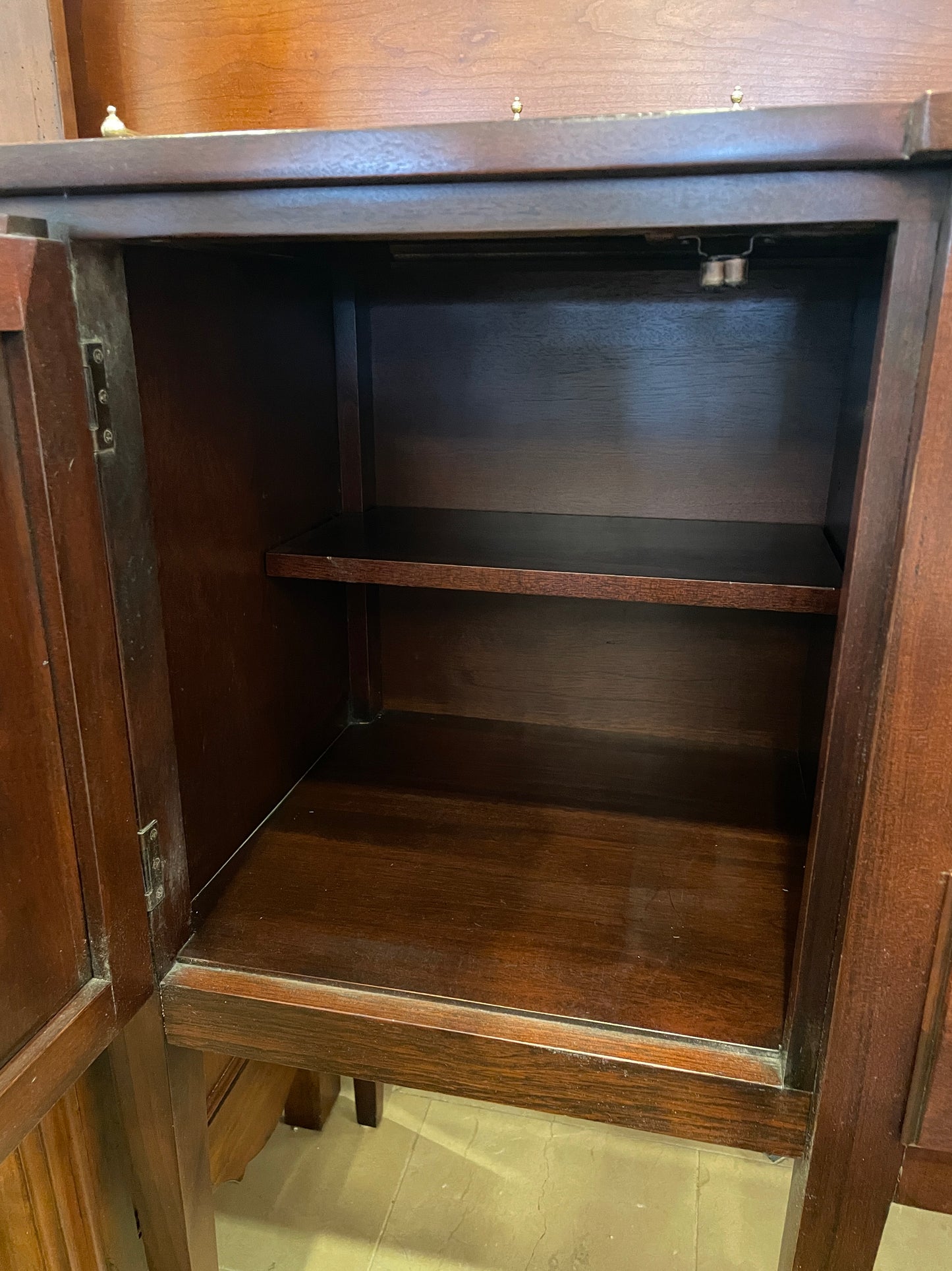 Knob Creek Sideboard with Gallery (0C7001)