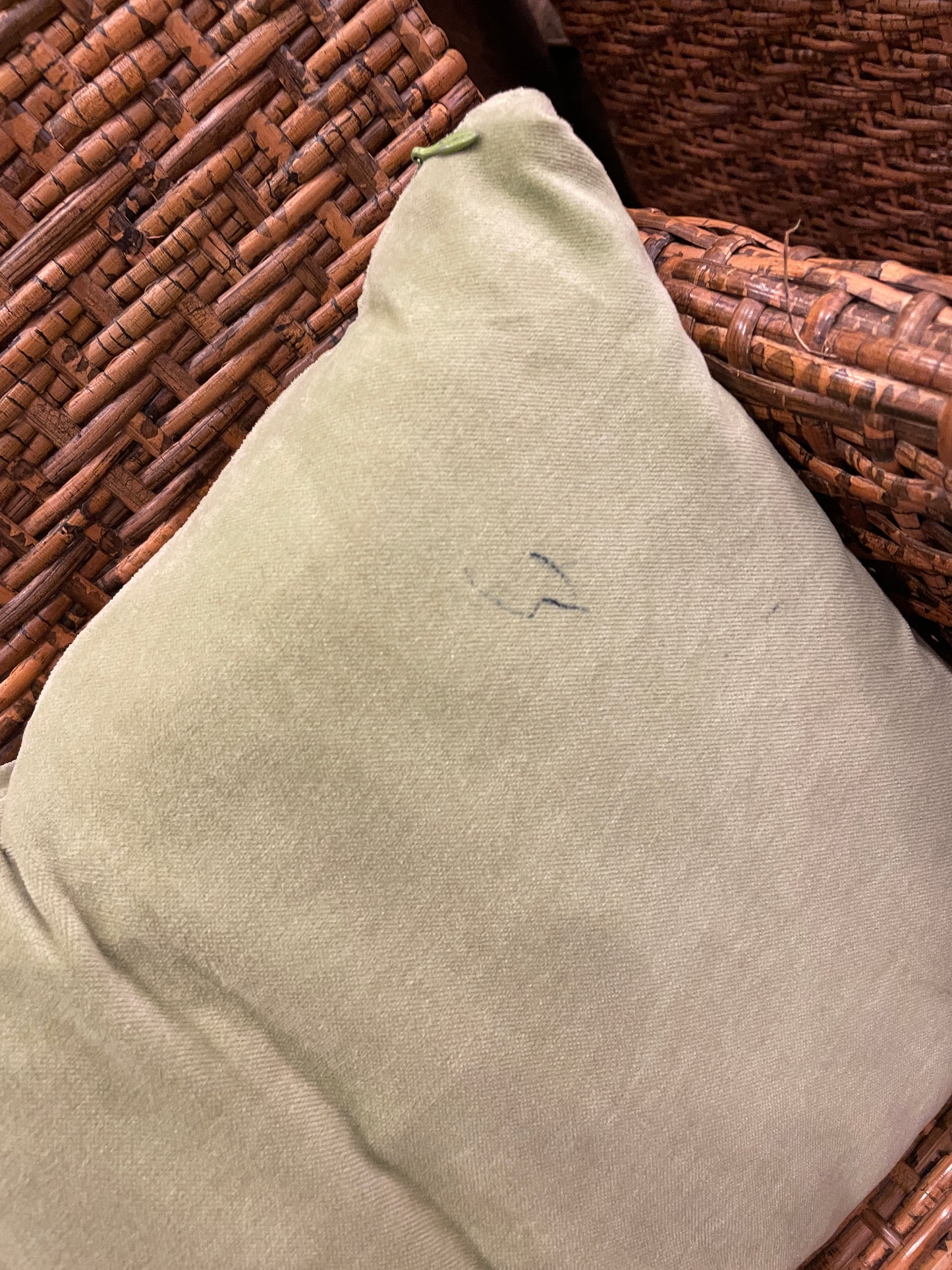 Rushed Arm Chair with Green Lumbar Pillow AS IS (0NX008)