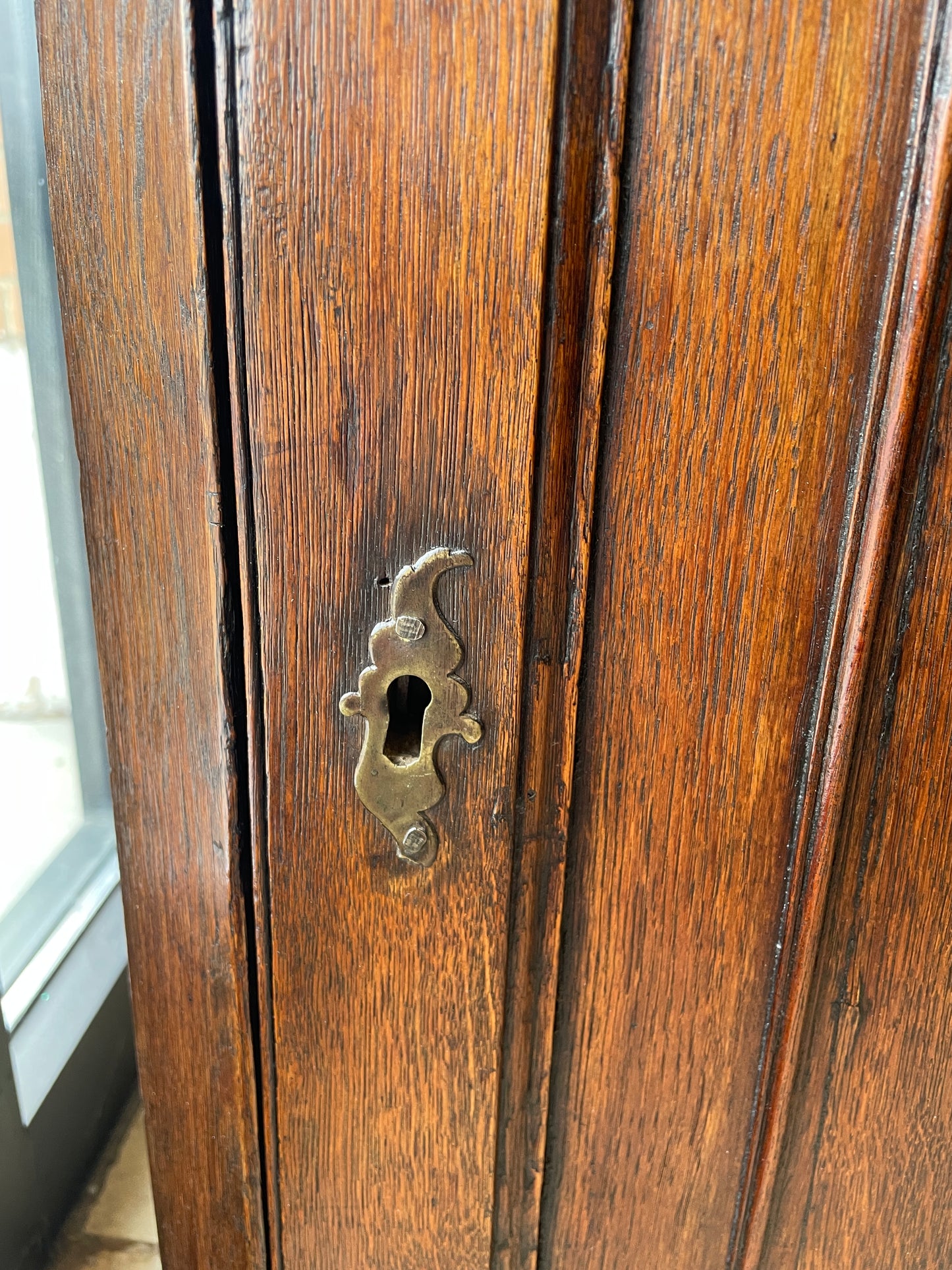 Antique Hanging Corner Cabinet (0NW007)