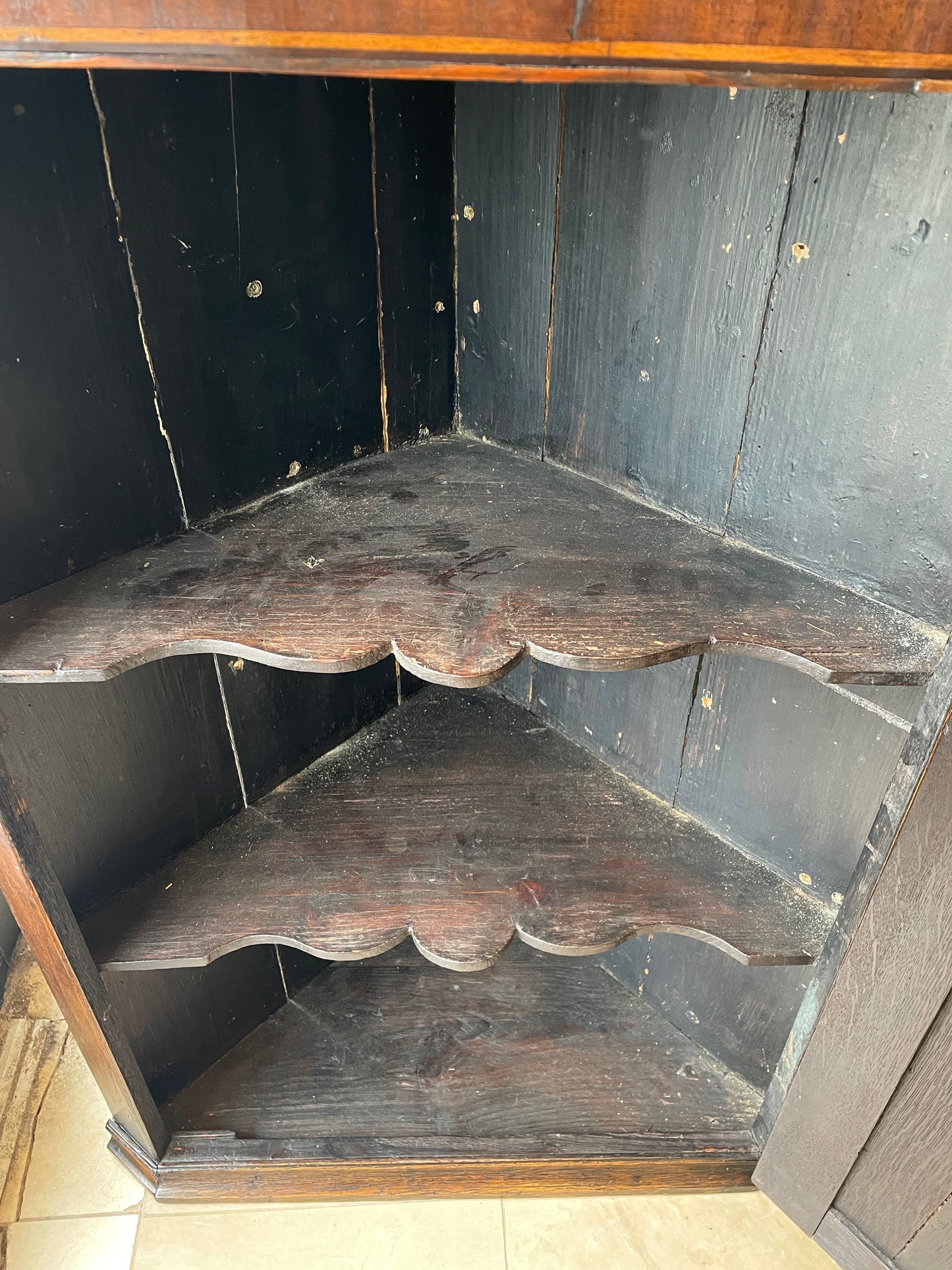 Antique Hanging Corner Cabinet (0NW007)