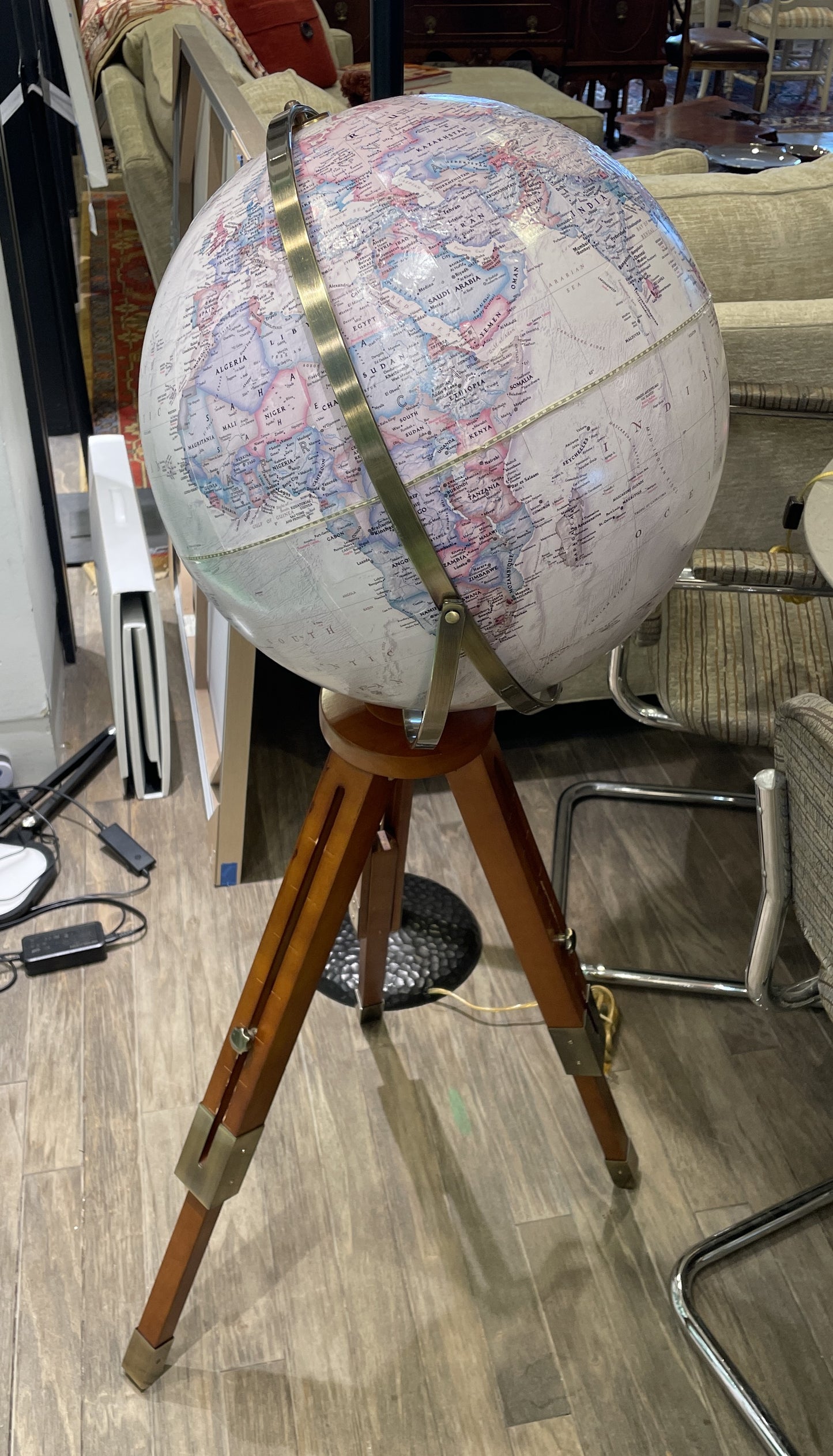 National Geographic Globe on Tripod stand (0NW00G)
