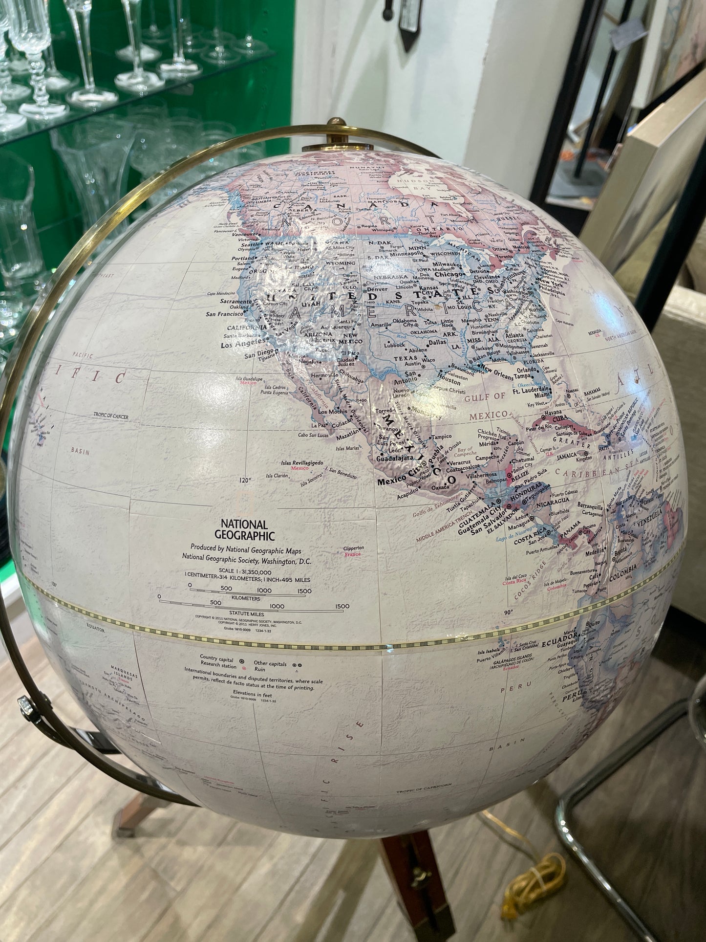 National Geographic Globe on Tripod stand (0NW00G)