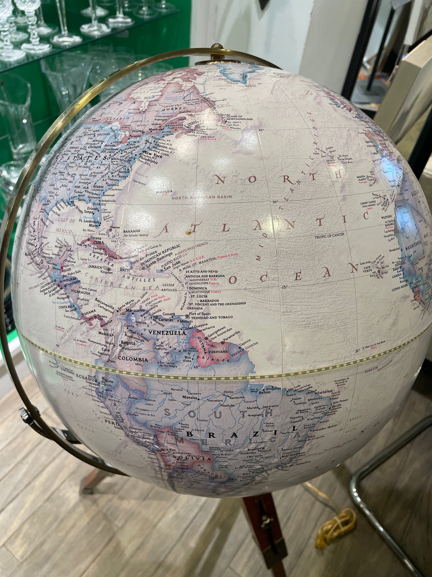 National Geographic Globe on Tripod stand (0NW00G)