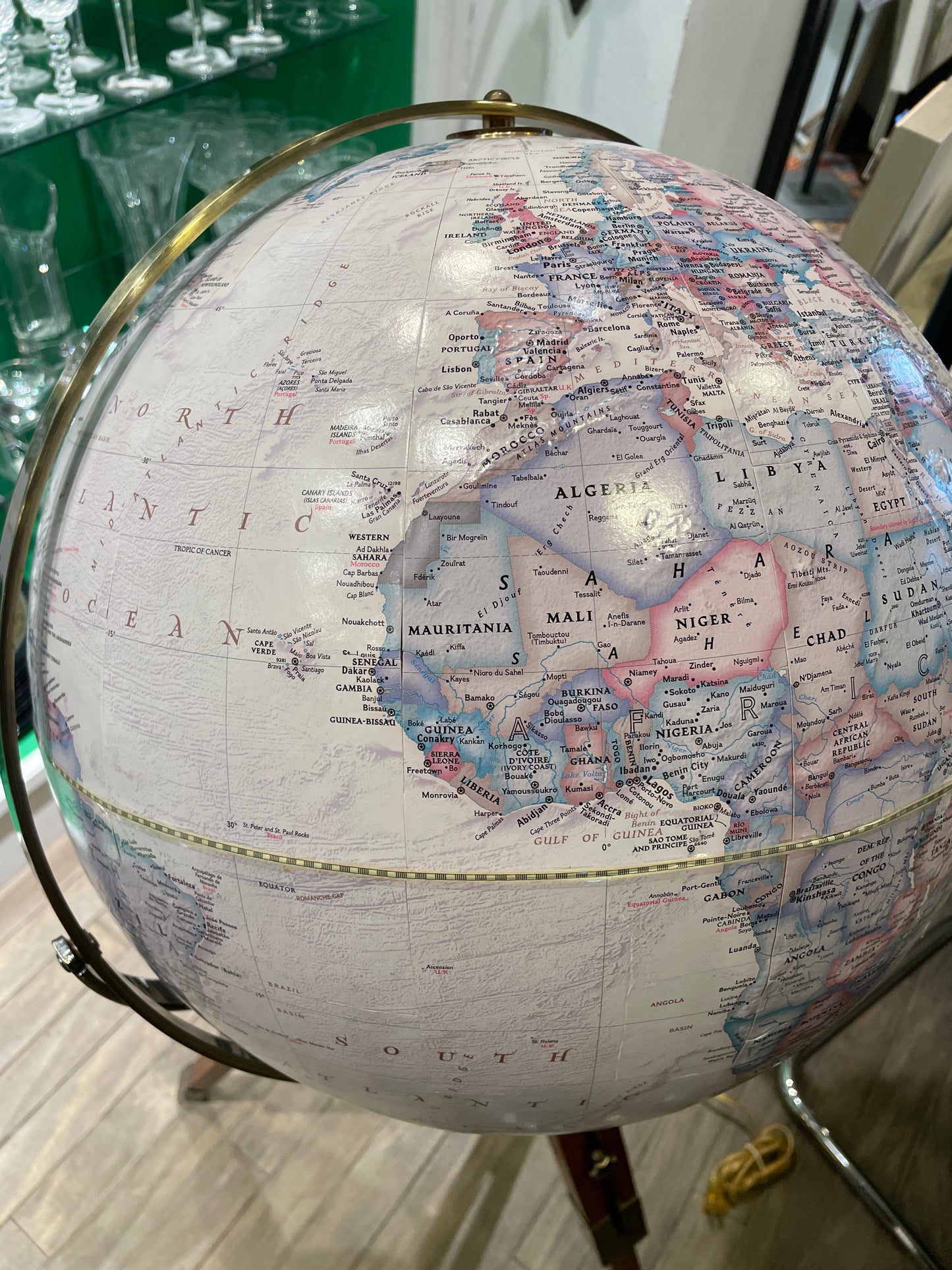 National Geographic Globe on Tripod stand (0NW00G)