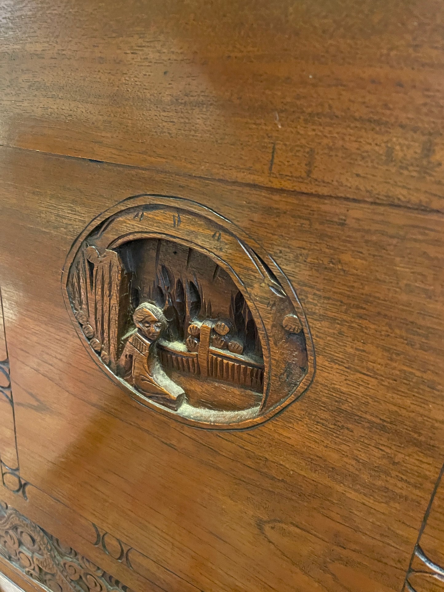 Chinese Carved Camphor Chest/Trunk (0NW00L)
