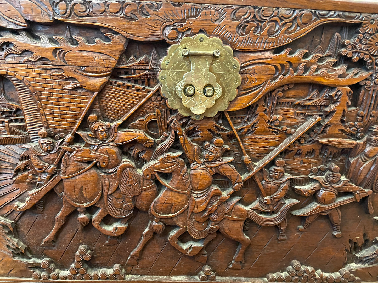 Chinese Carved Camphor Chest/Trunk (0NW00L)