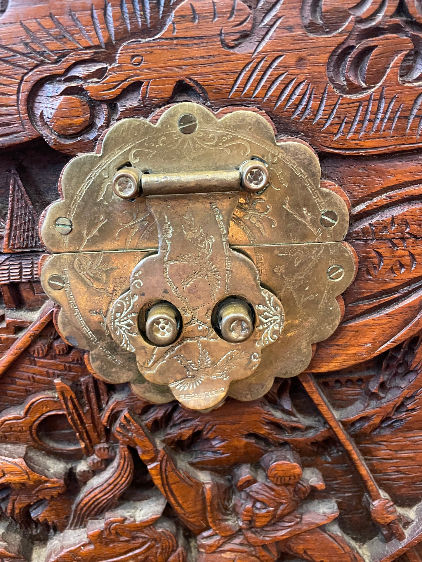 Chinese Carved Camphor Chest/Trunk (0NW00L)