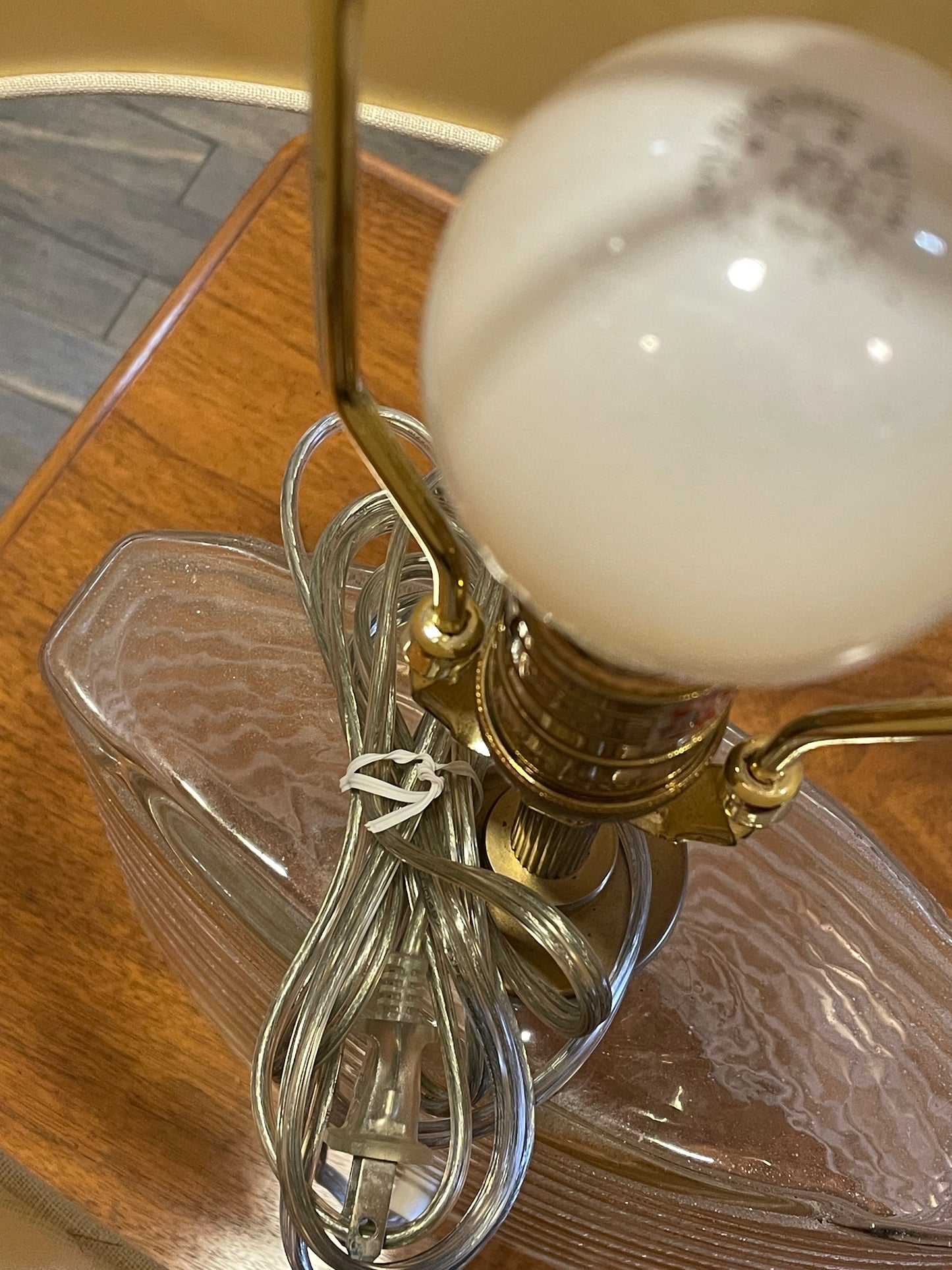 Robert Abbey Glass Ribbon Table Lamp (0C800G)