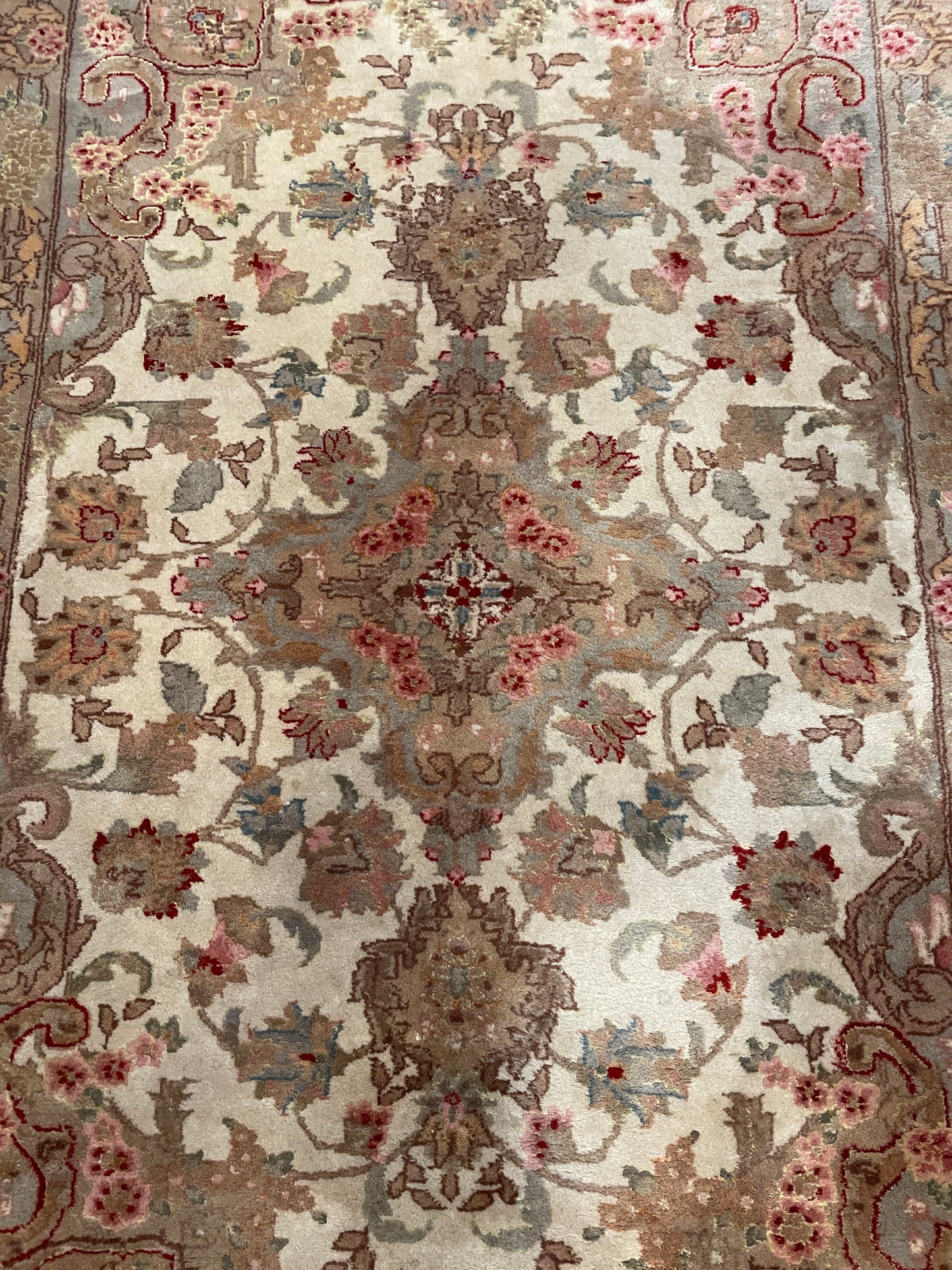 Hand Knotted Cream Floral Wool Rug, AS IS (3'10x5'10) (0EX003)