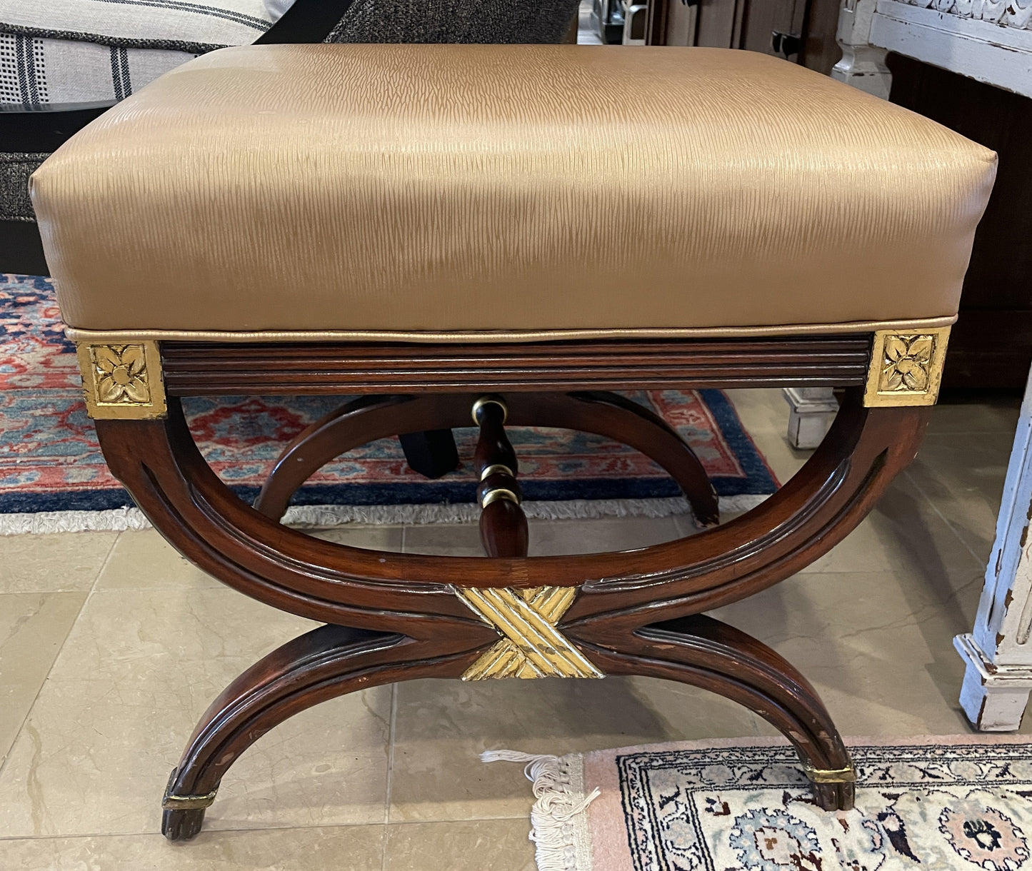 Klismos Regency Ottoman, AS IS (0KP00Z)