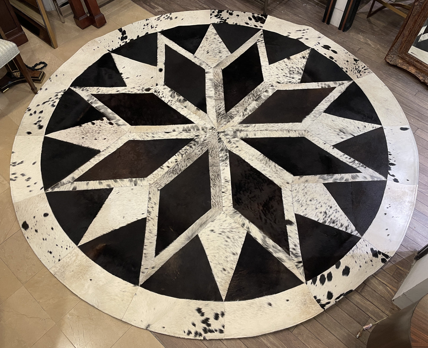 Patchwork Round Cowhide Rug (0NX001)