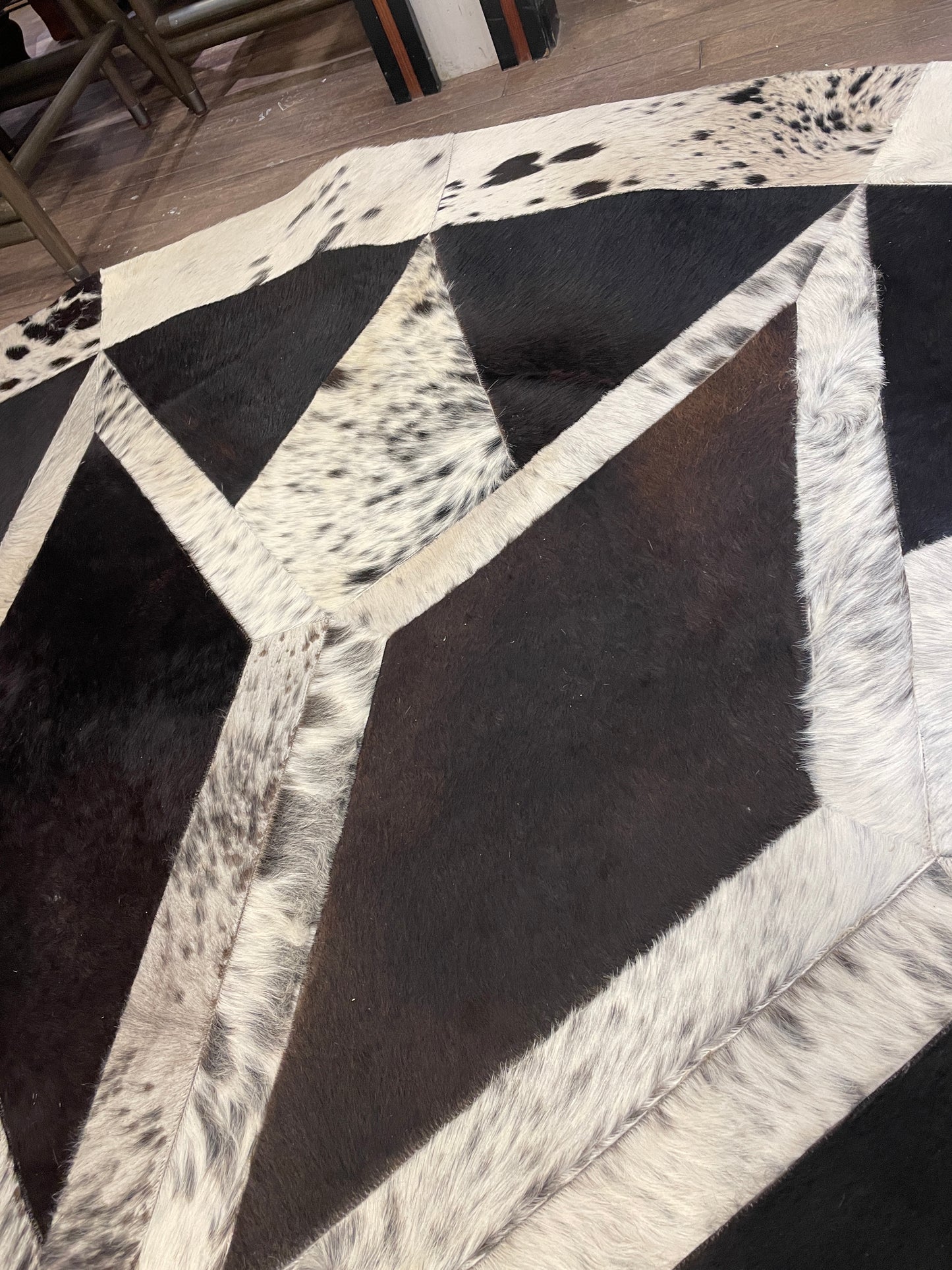 Patchwork Round Cowhide Rug (0NX001)
