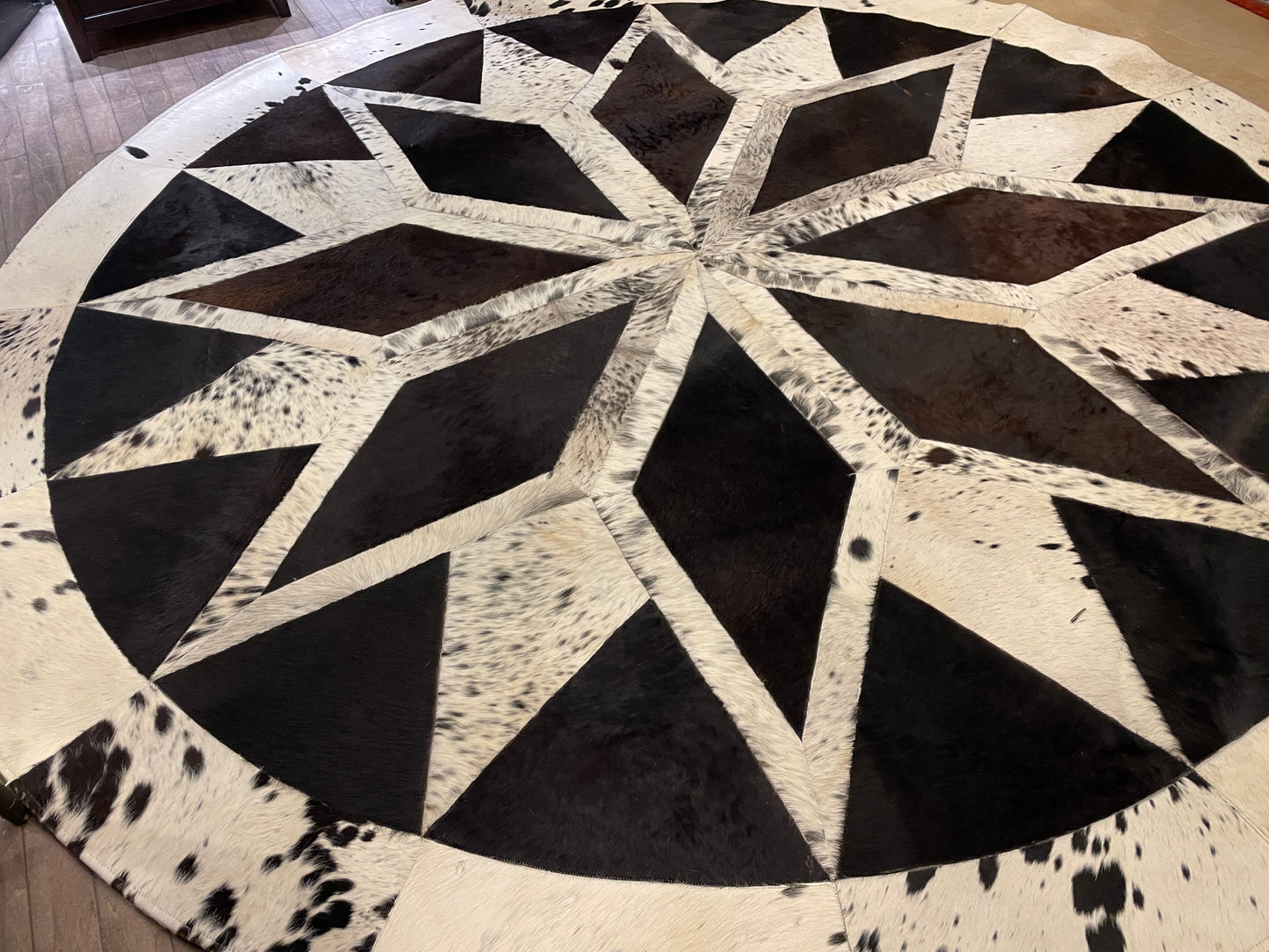 Patchwork Round Cowhide Rug (0NX001)
